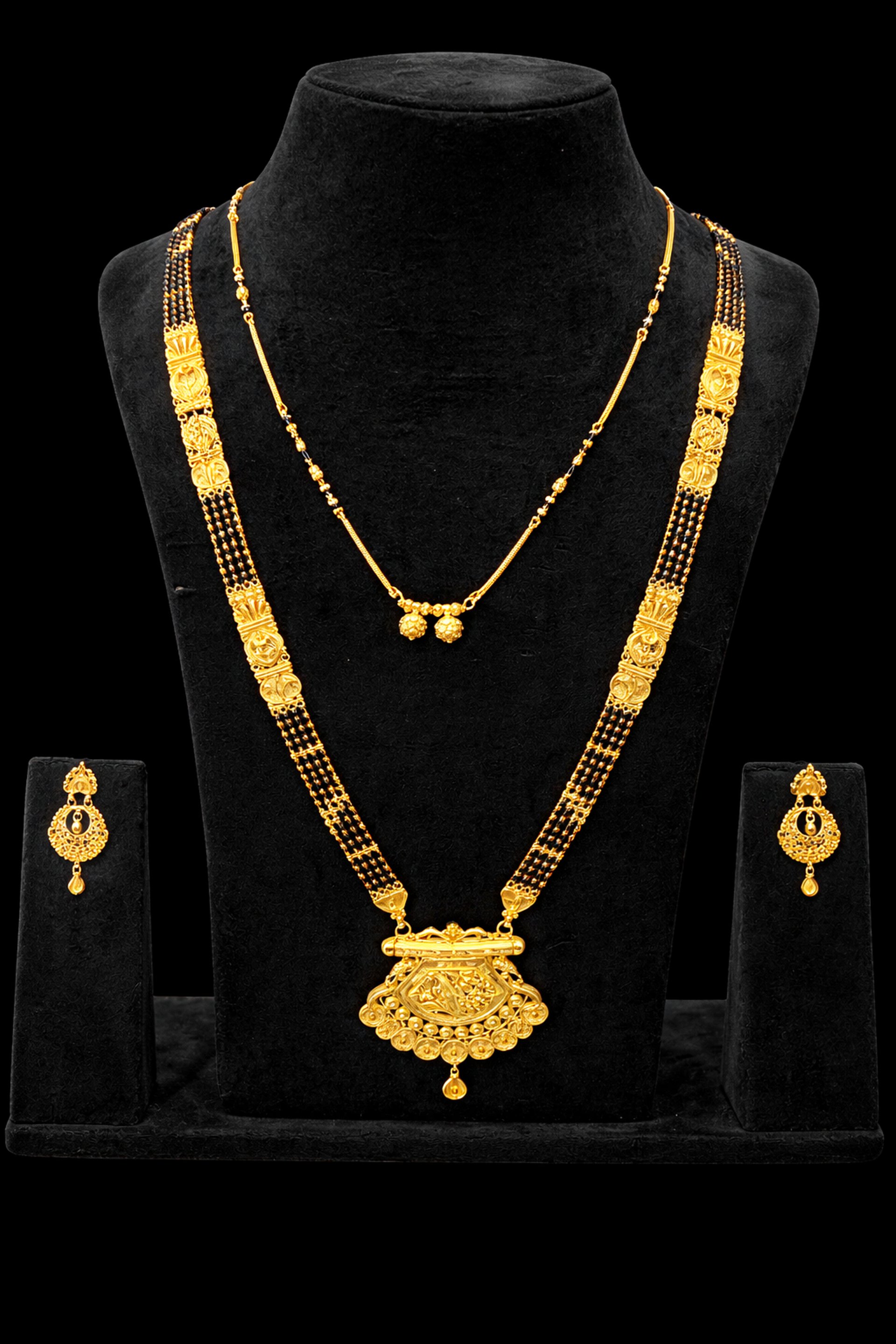 gray computer monitor