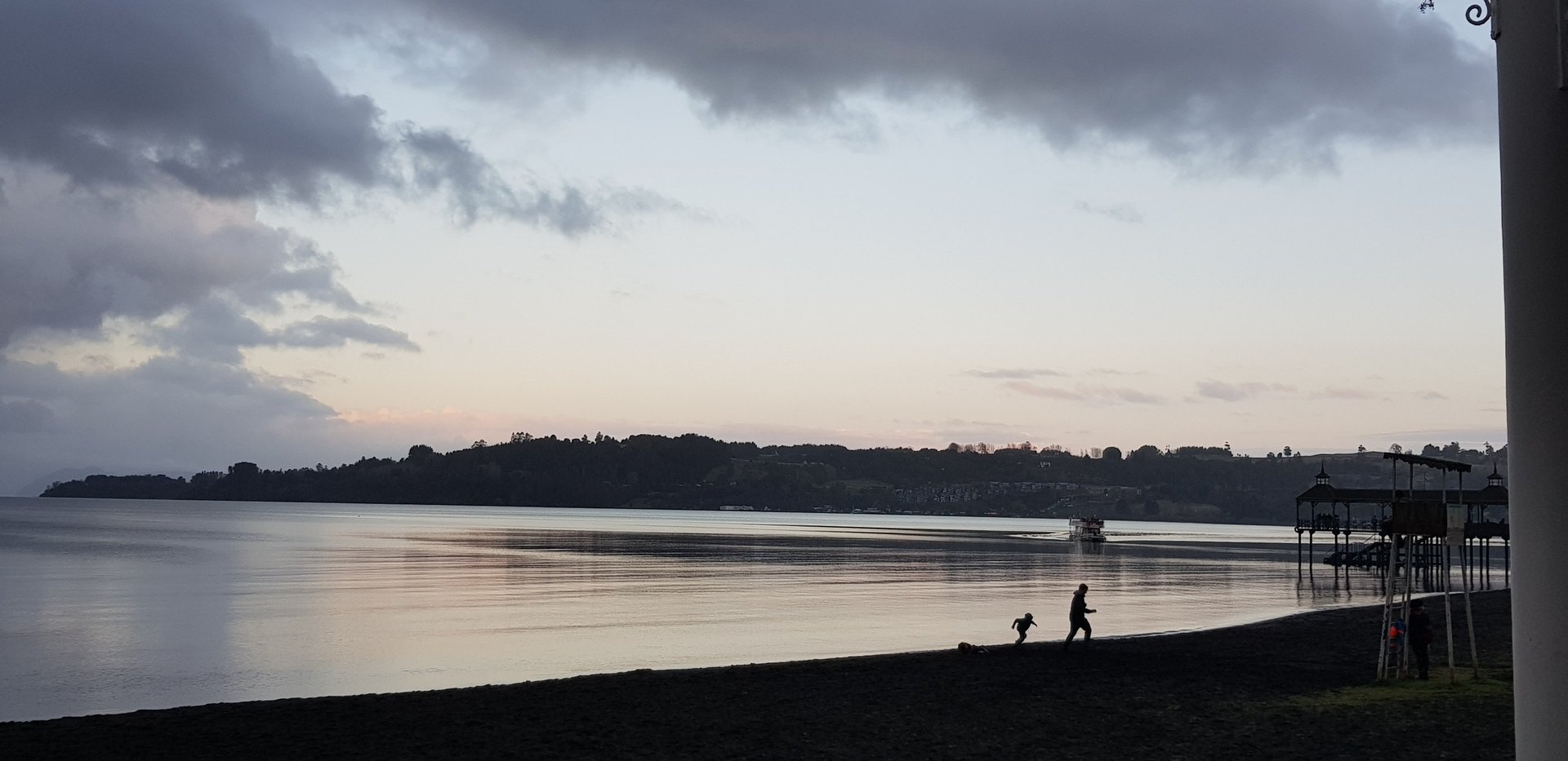 black and white bed linen