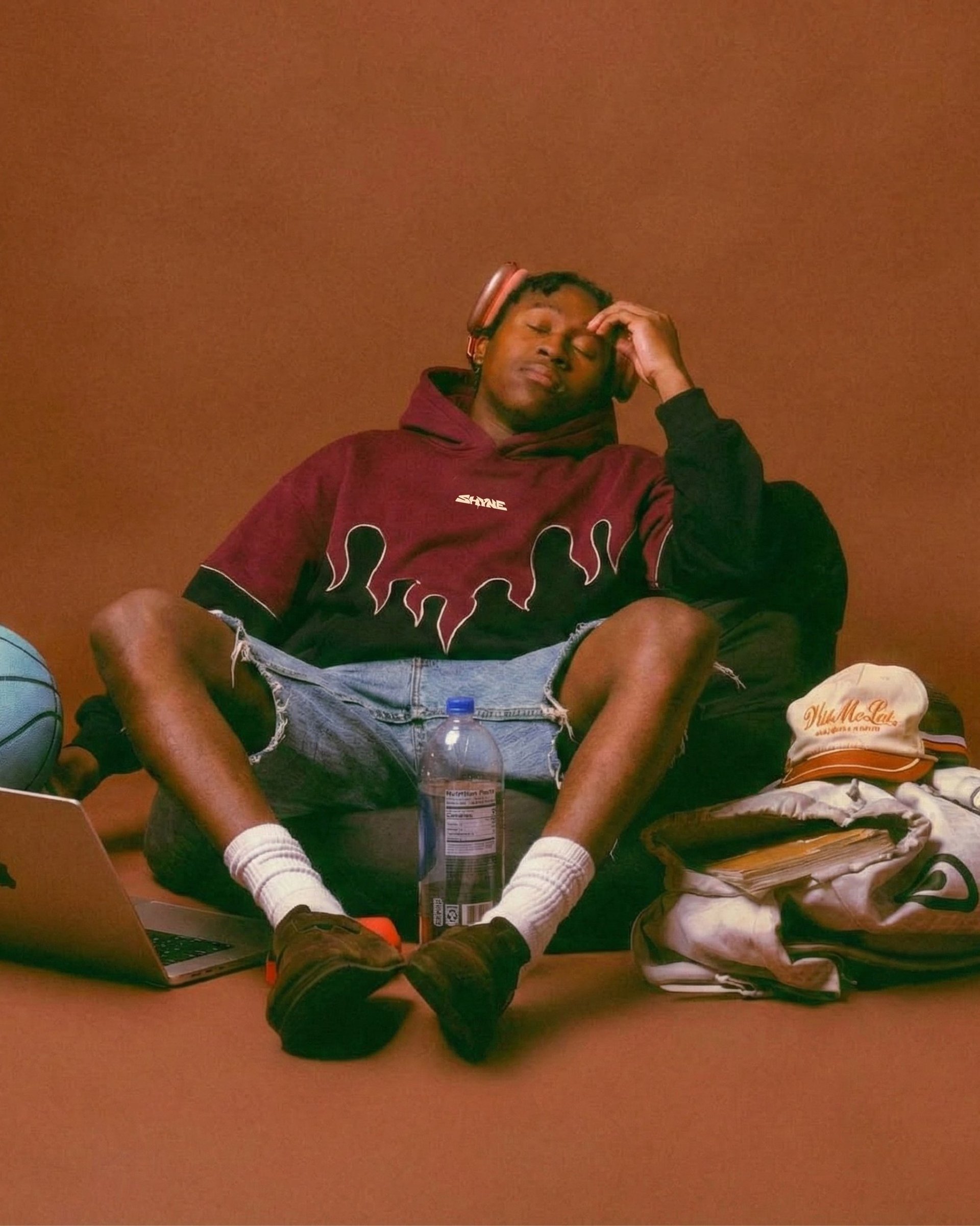 black and white bed linen