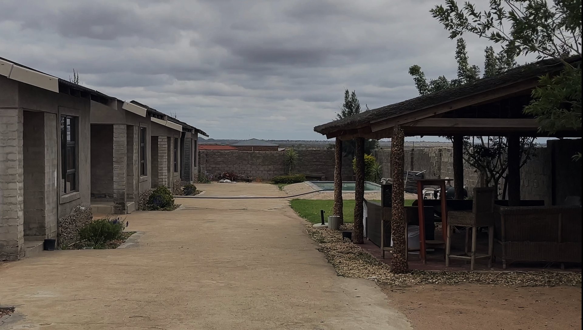 black and white bed linen