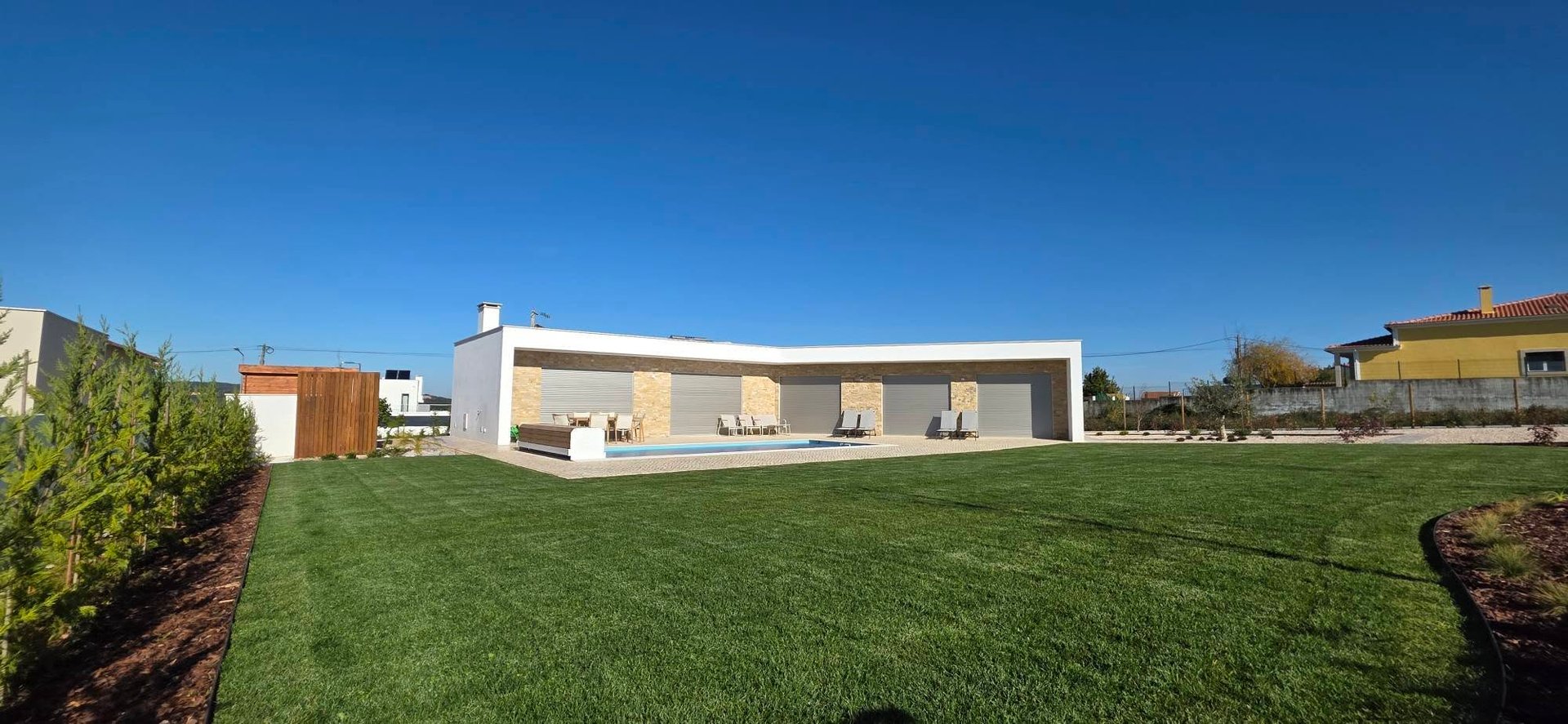 black and white bed linen