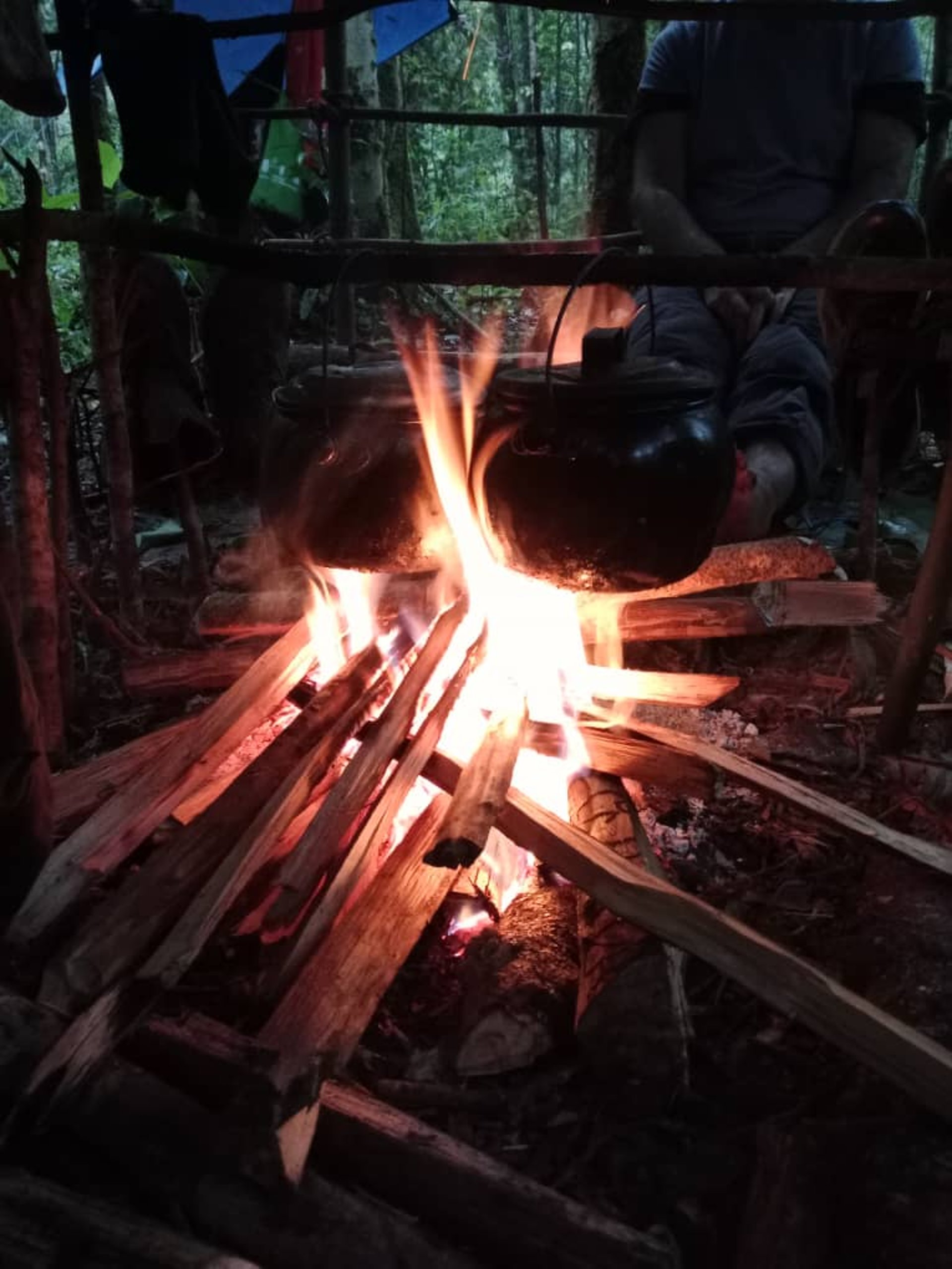 gray computer monitor