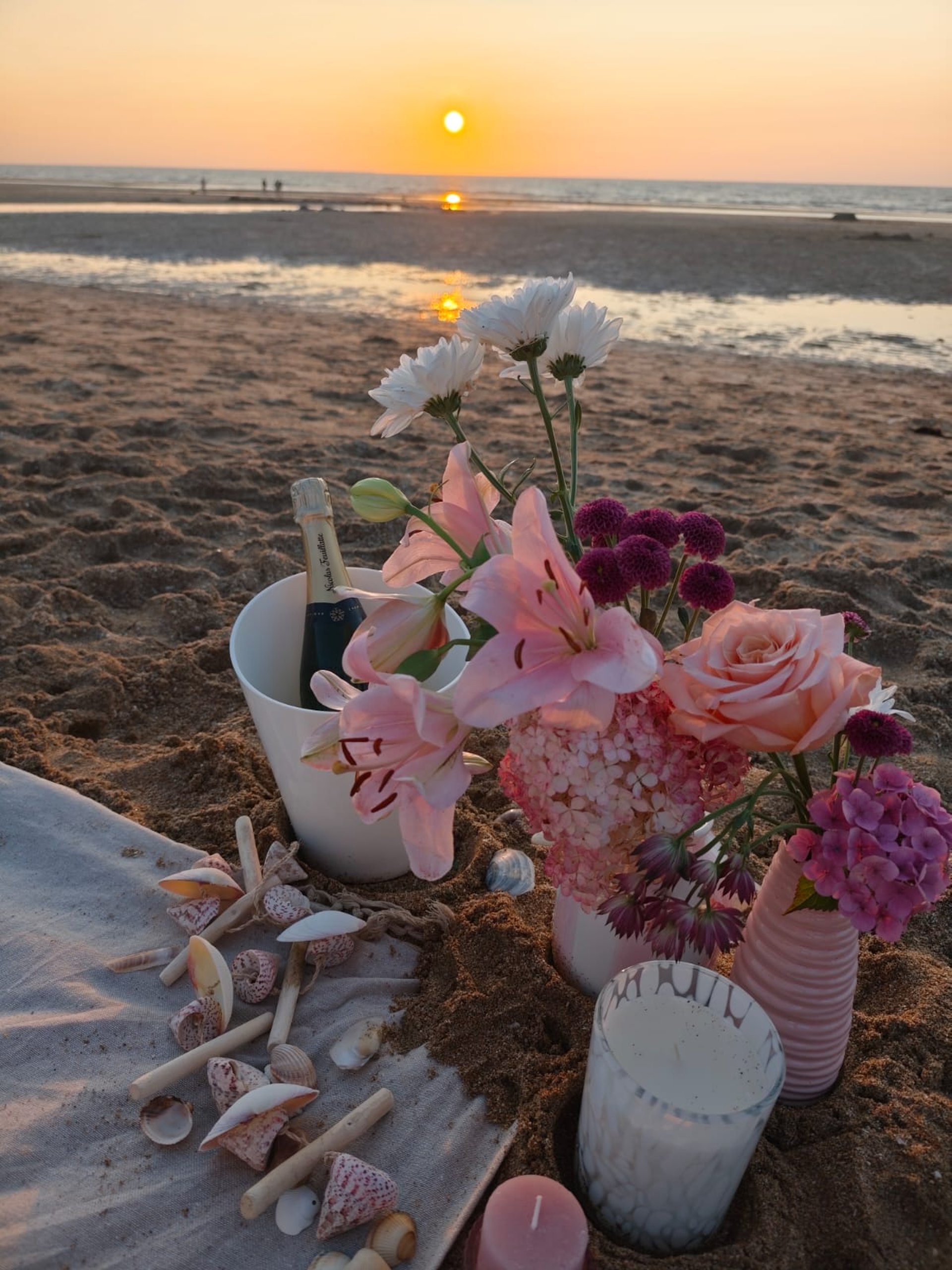 black and white bed linen
