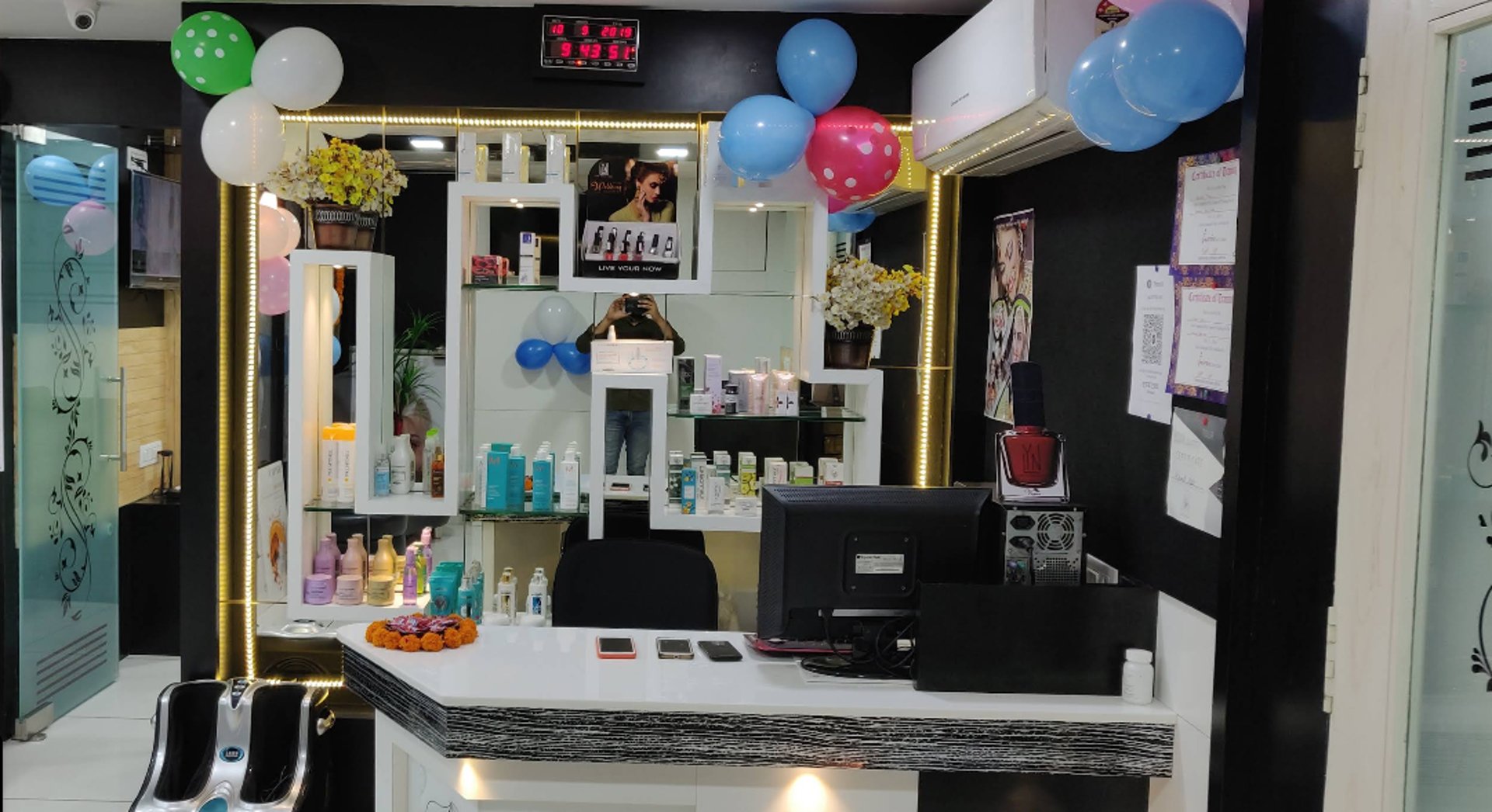 black and white bed linen