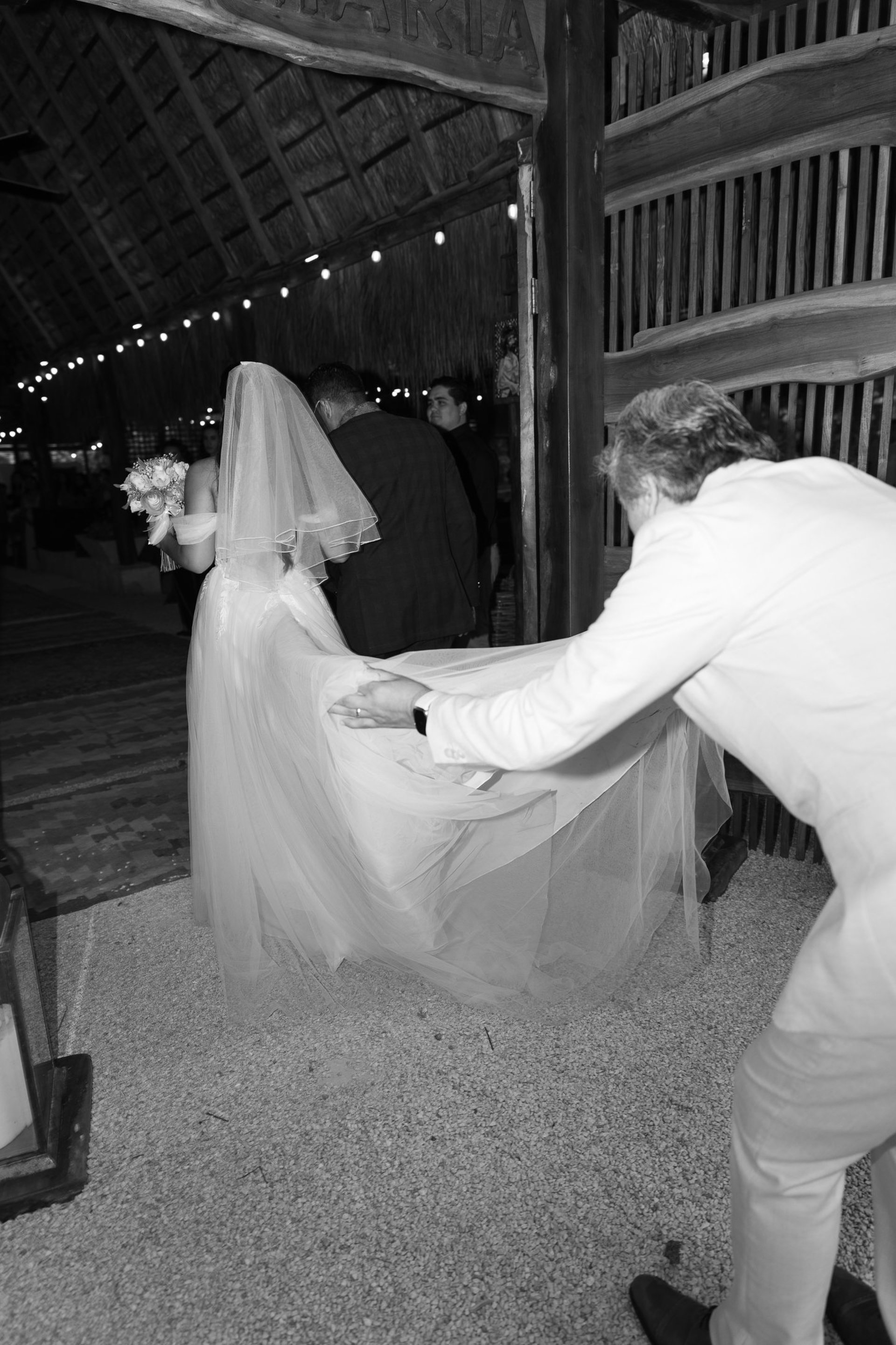 black and white bed linen