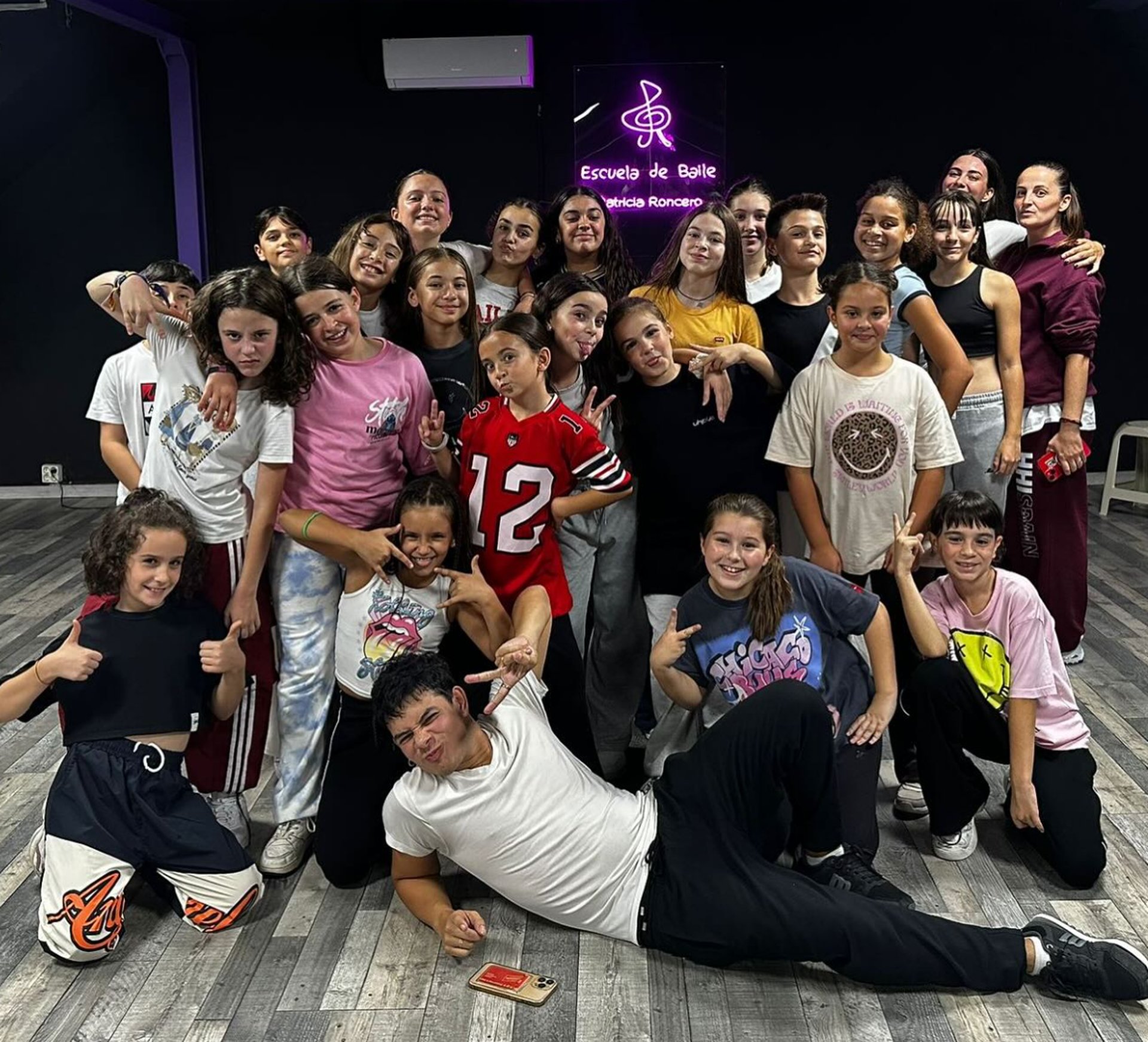 blue red and yellow wall graffiti