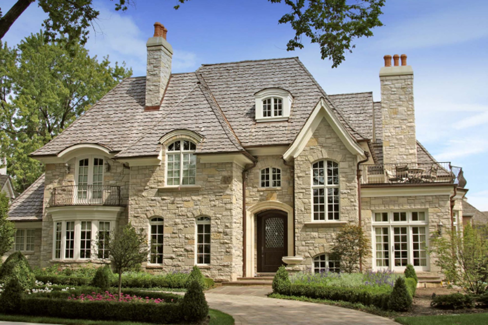 gray computer monitor