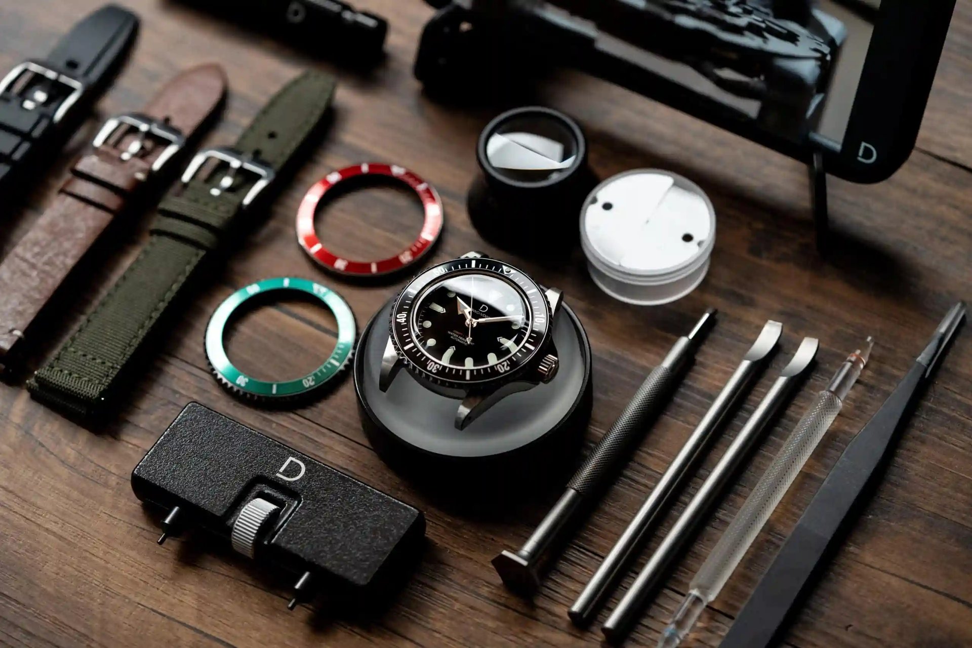 gray computer monitor