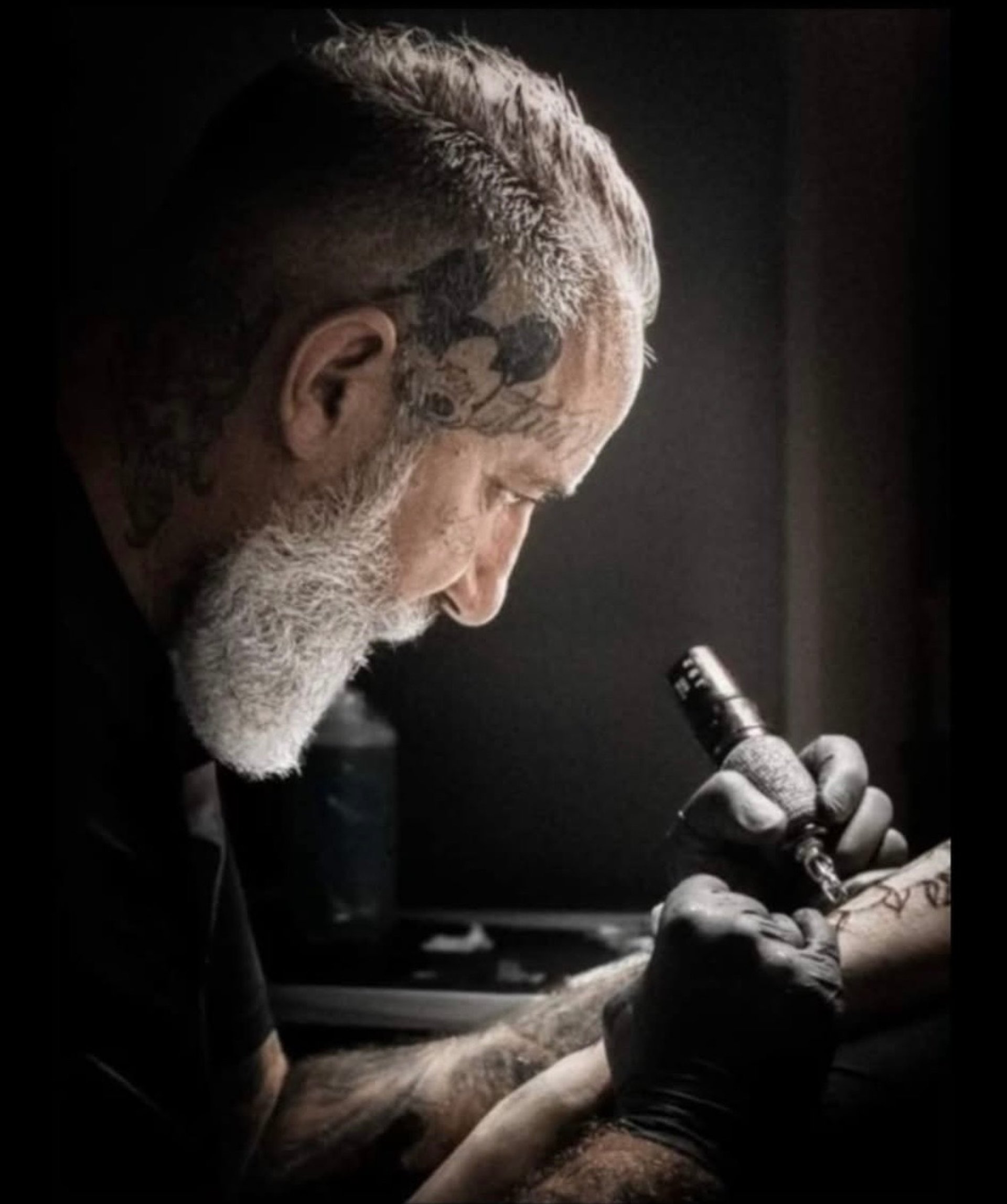 black and white bed linen