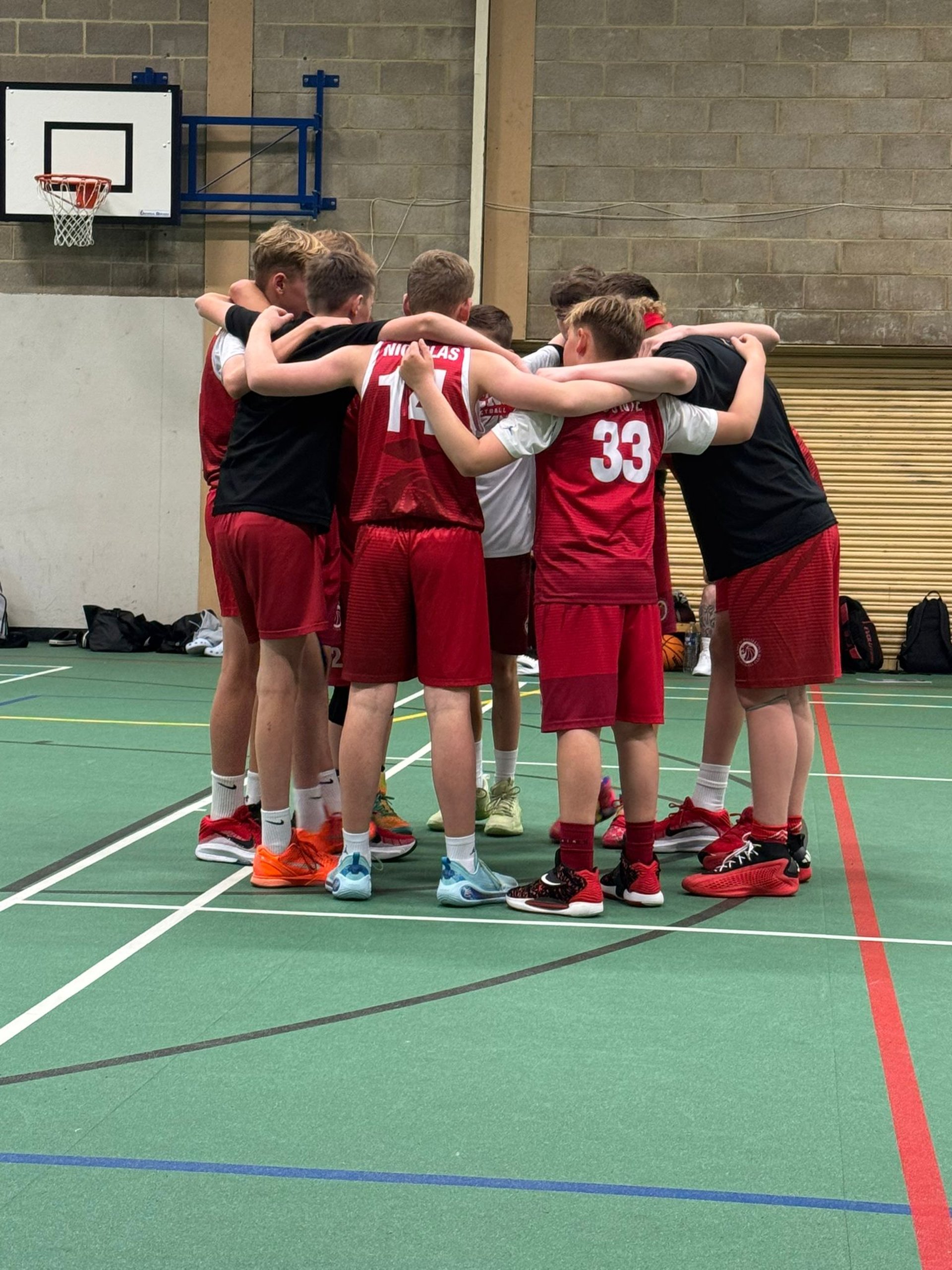 gray computer monitor