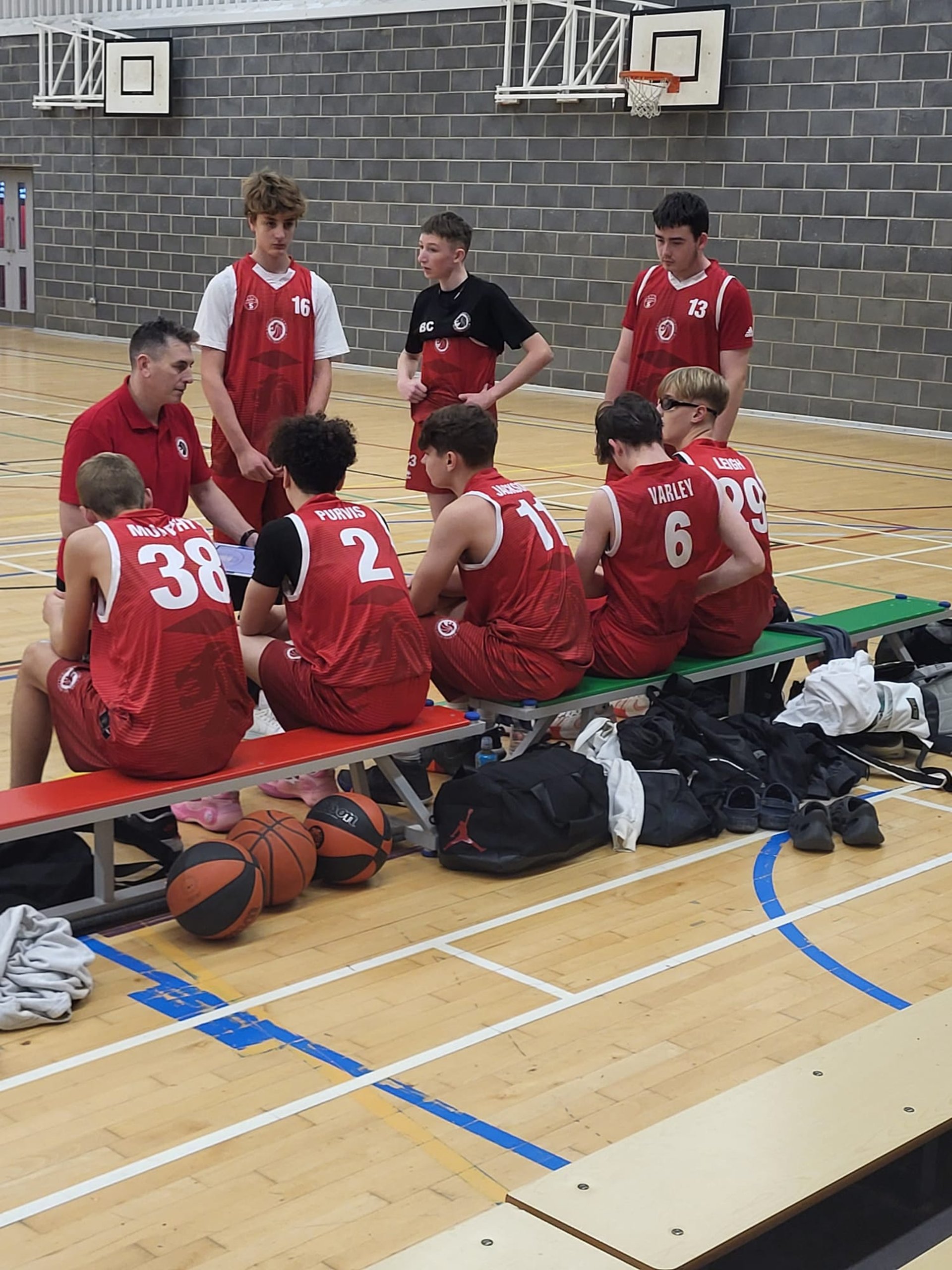 gray computer monitor