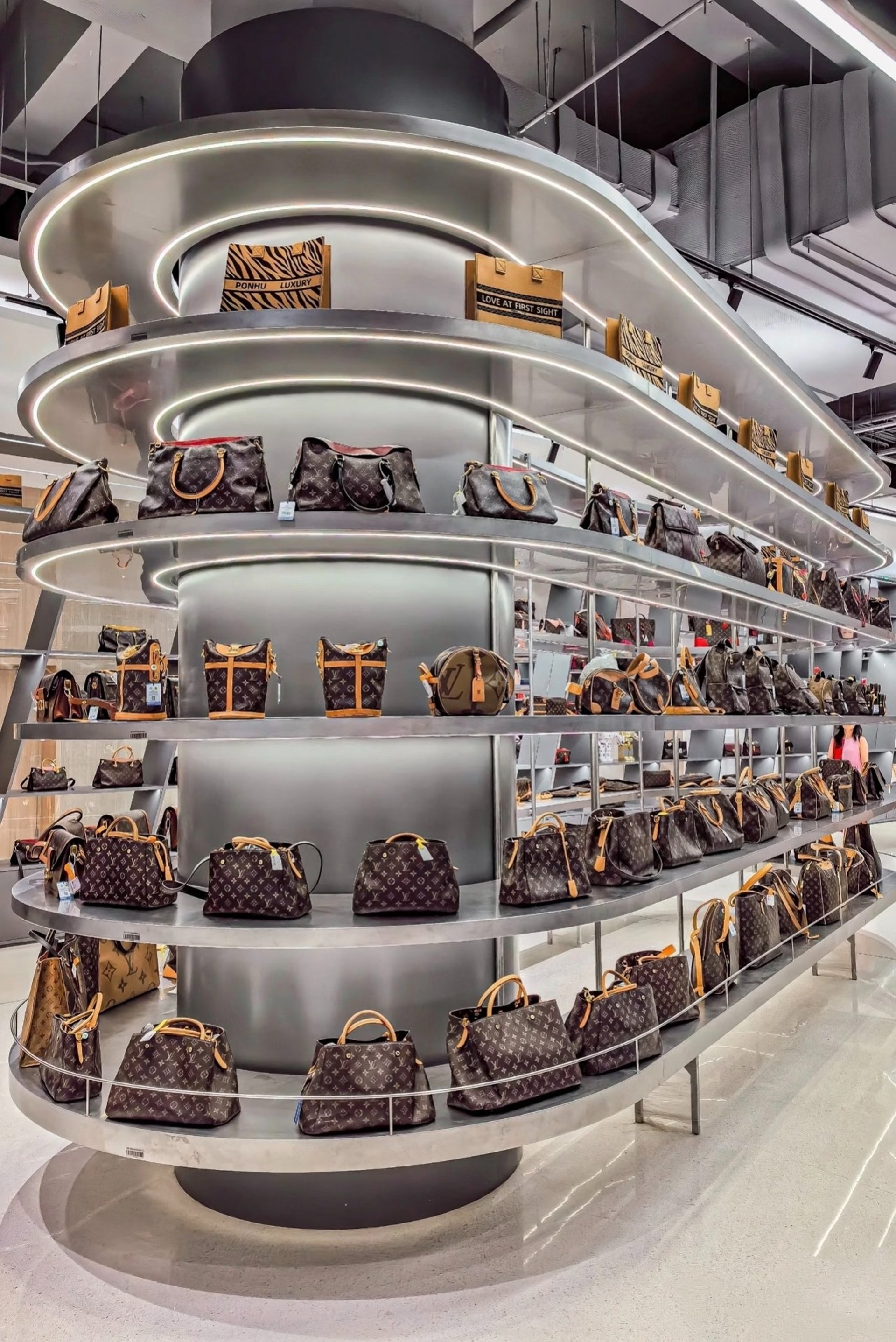 black and white bed linen