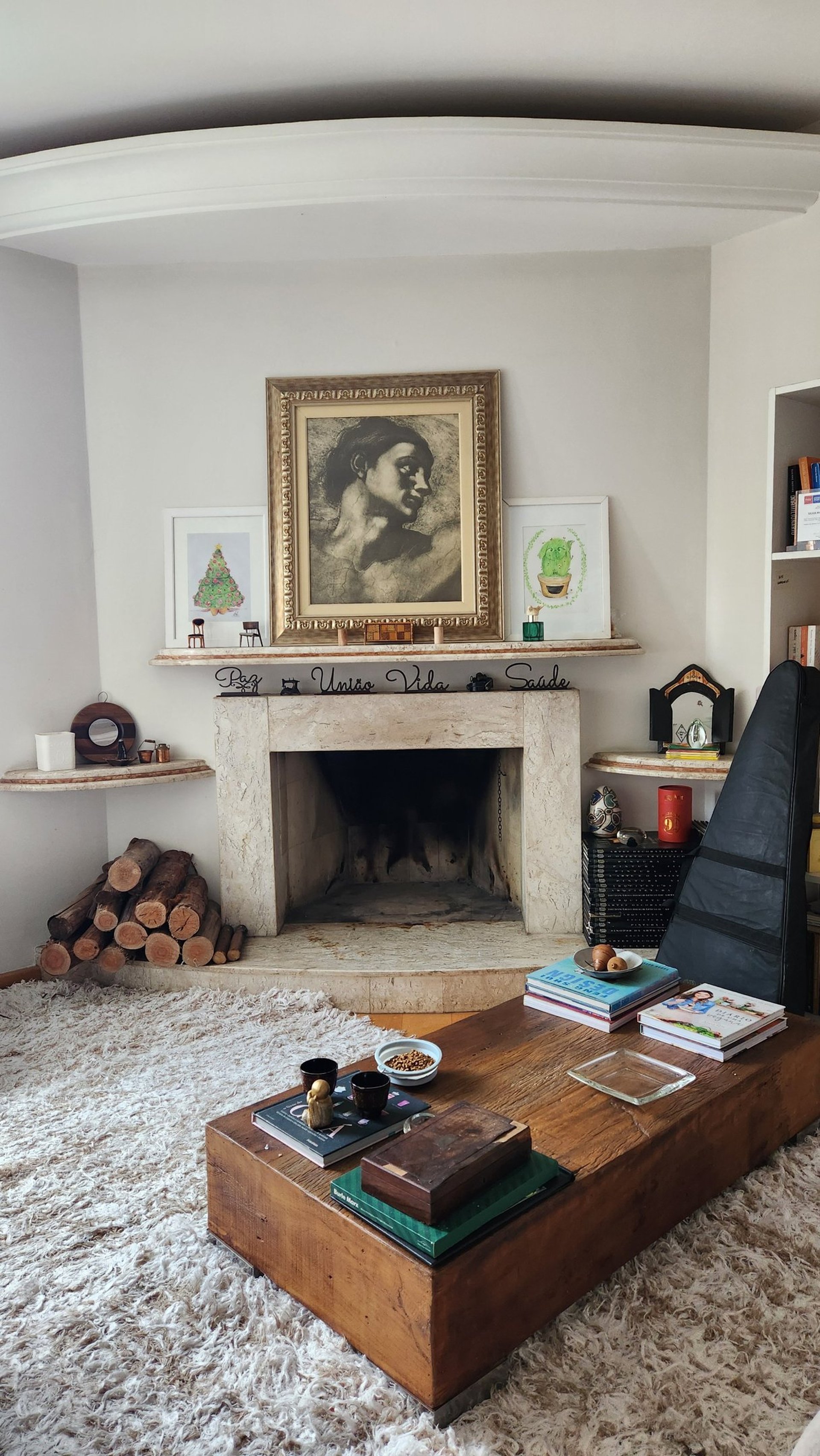 gray computer monitor