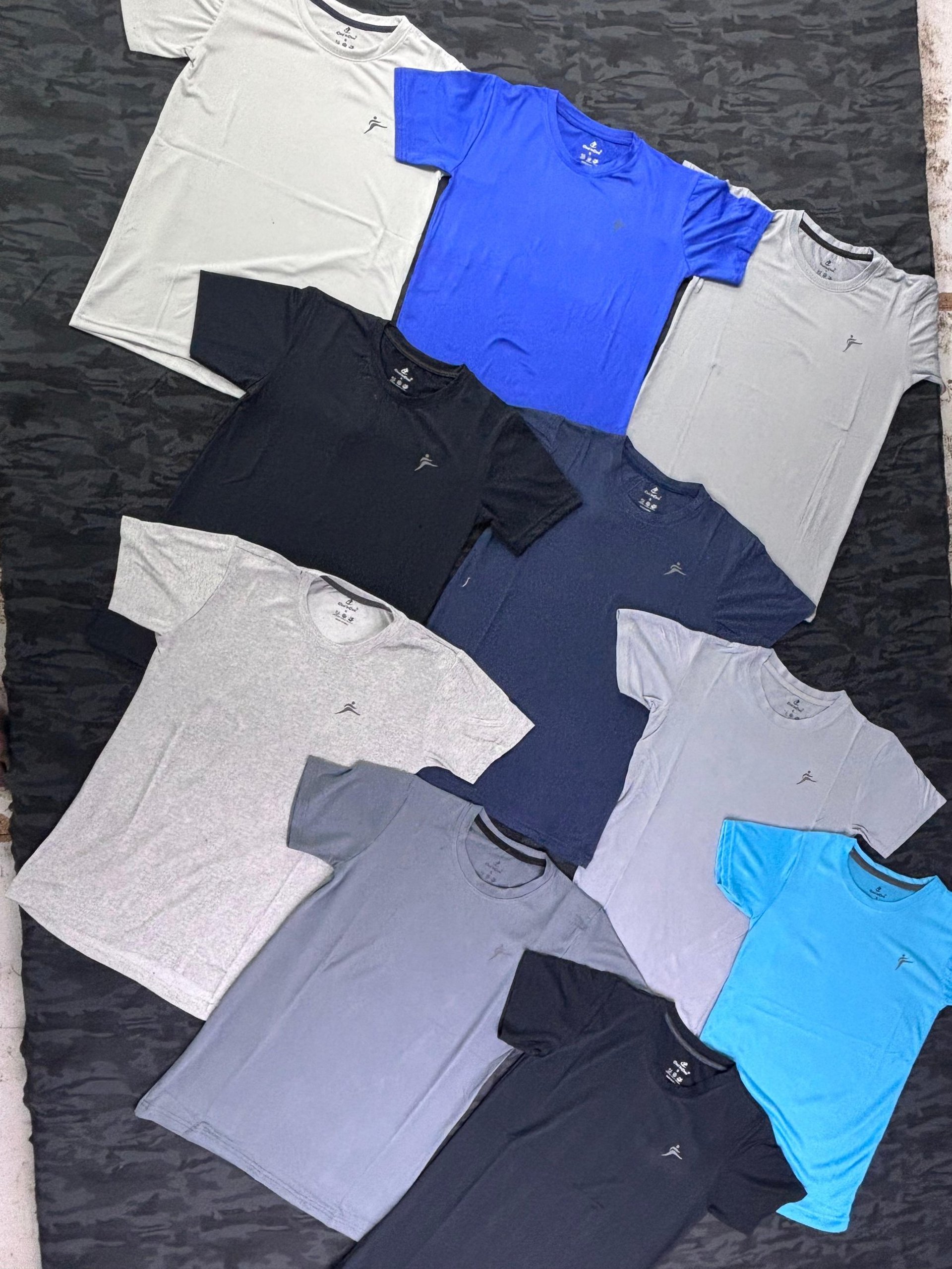 gray computer monitor