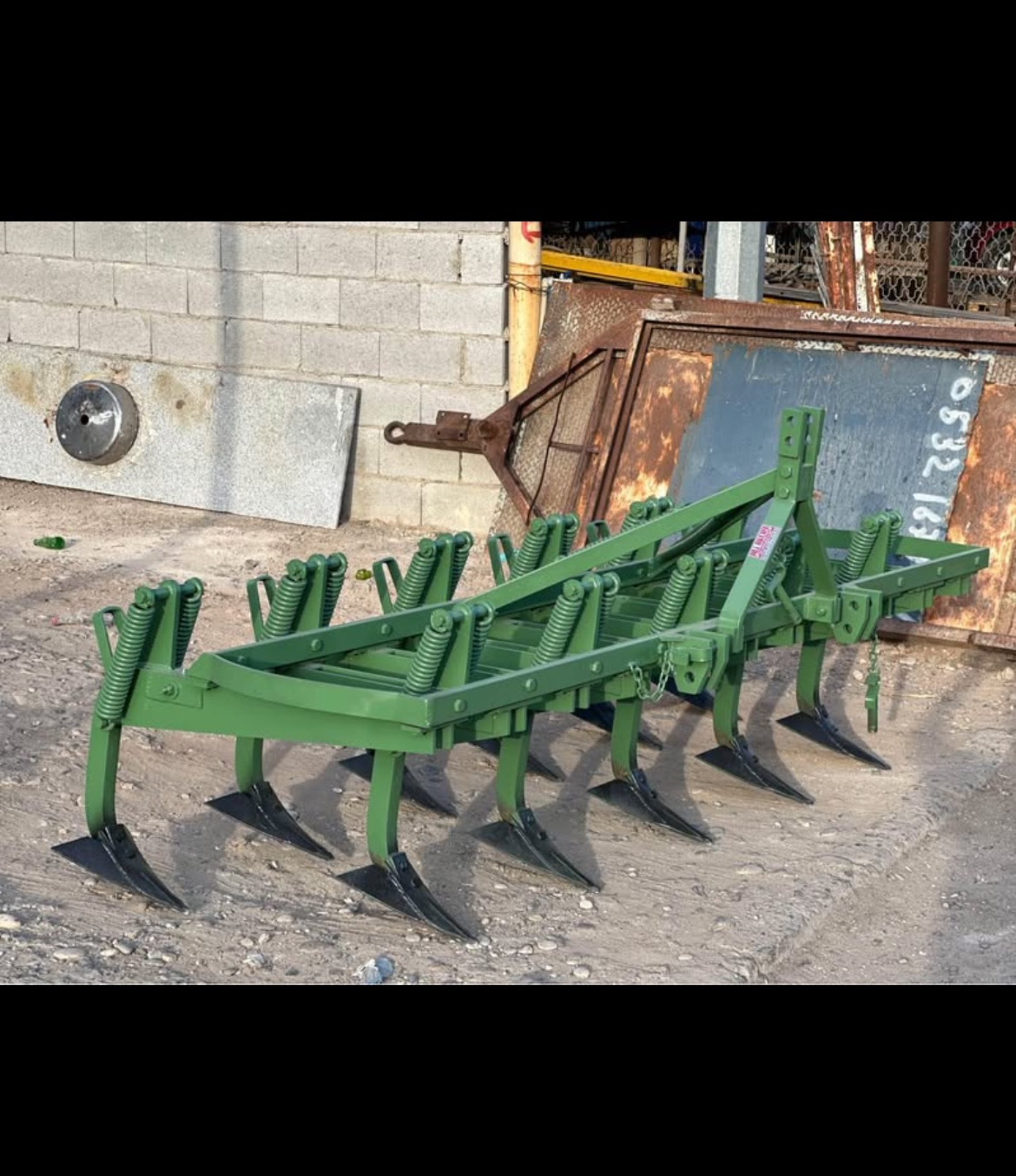 gray computer monitor