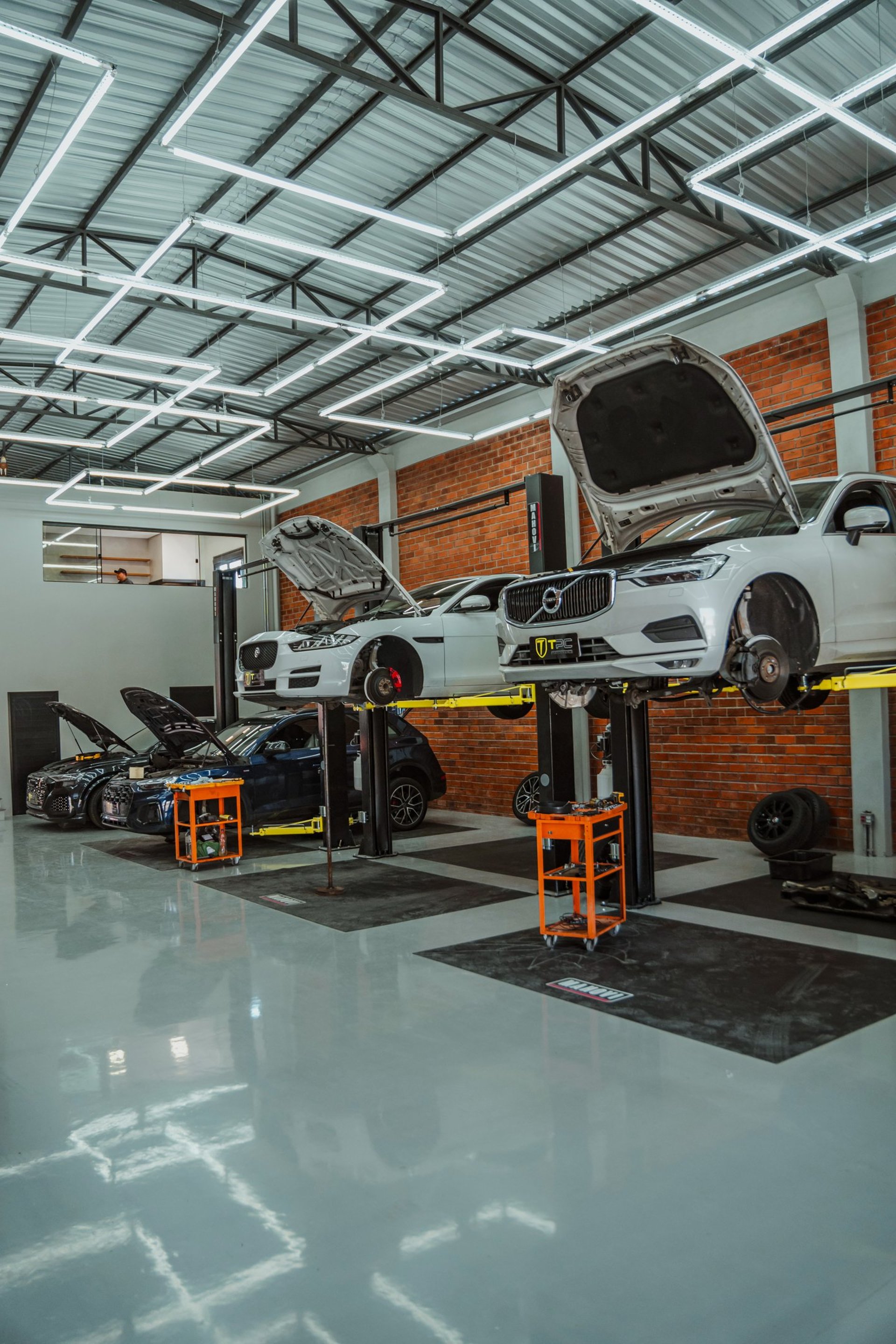 black and brown leather padded tub sofa