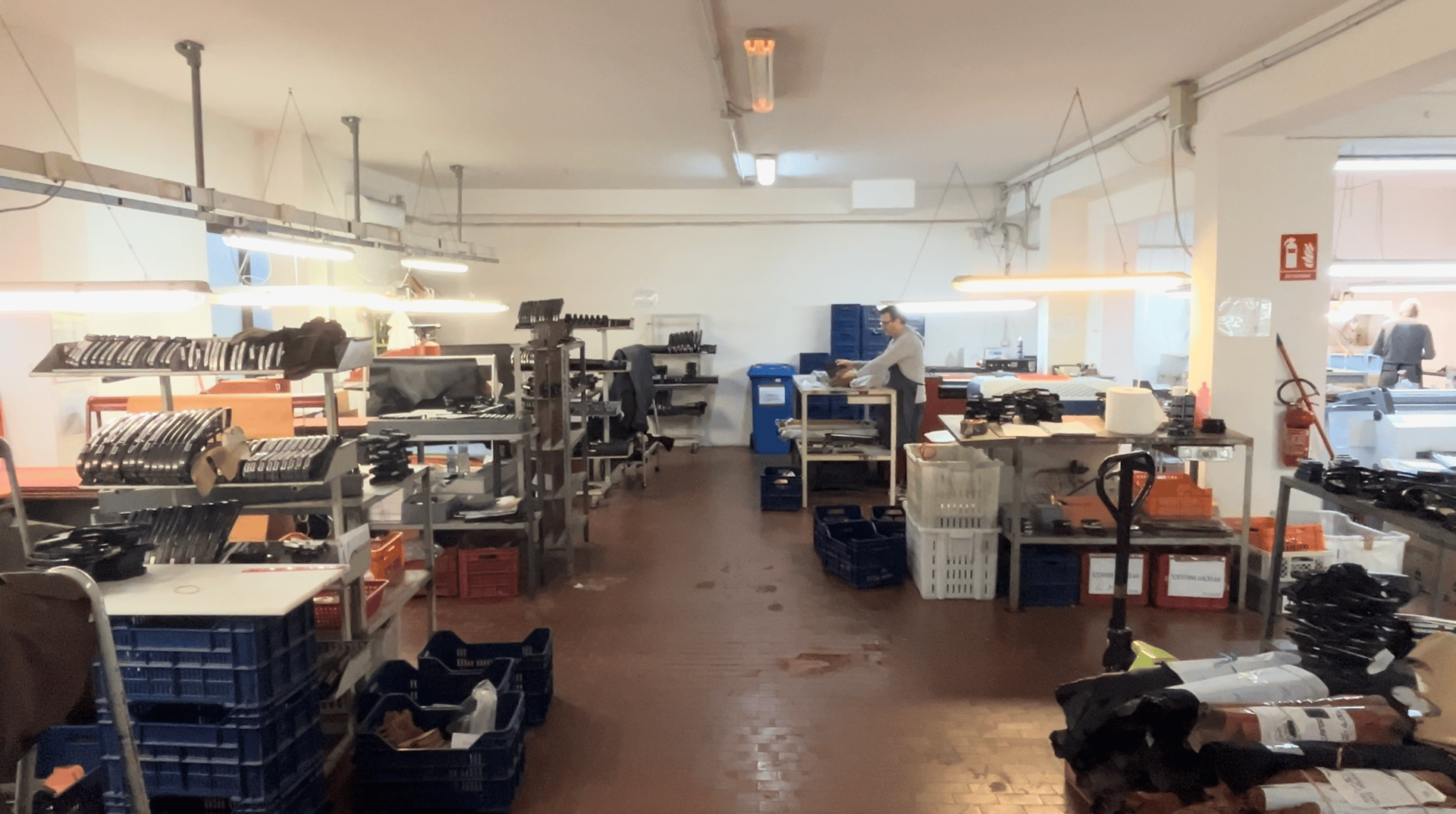 gray computer monitor