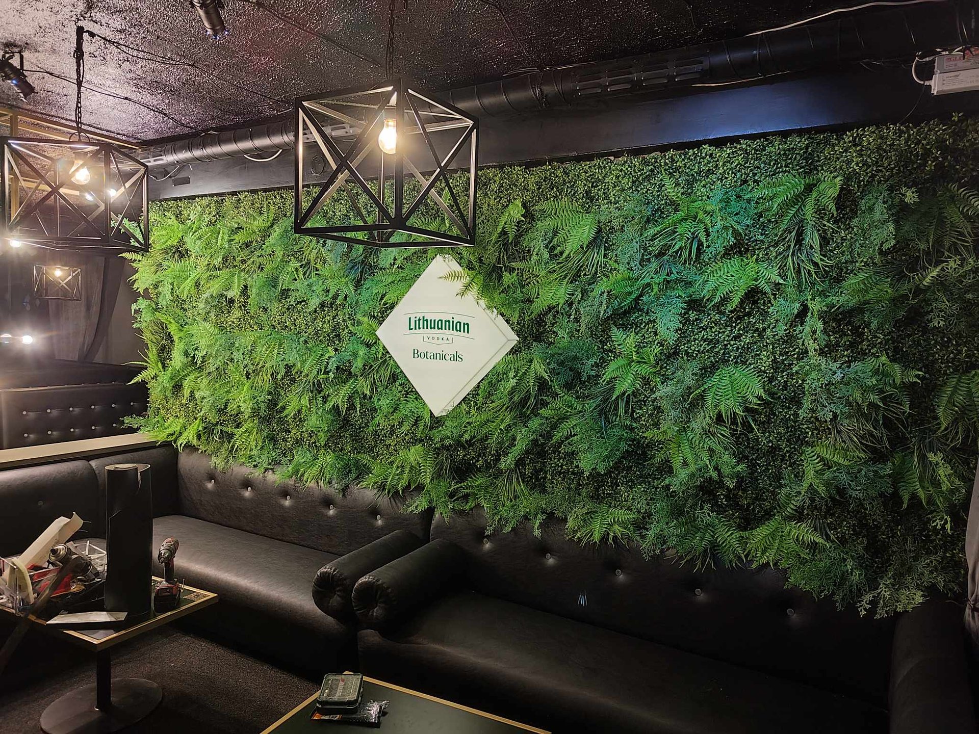 black and white bed linen