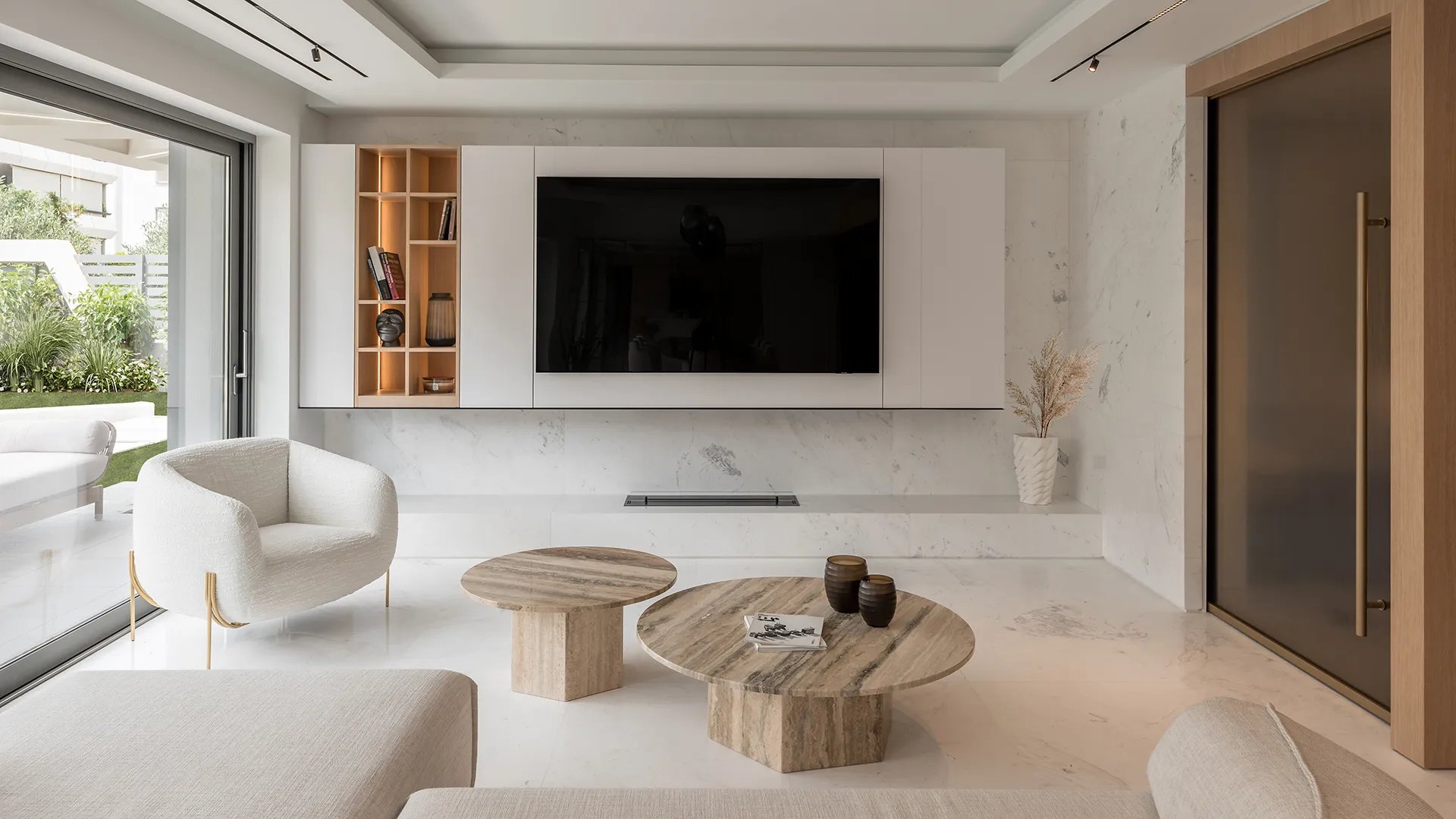 gray computer monitor