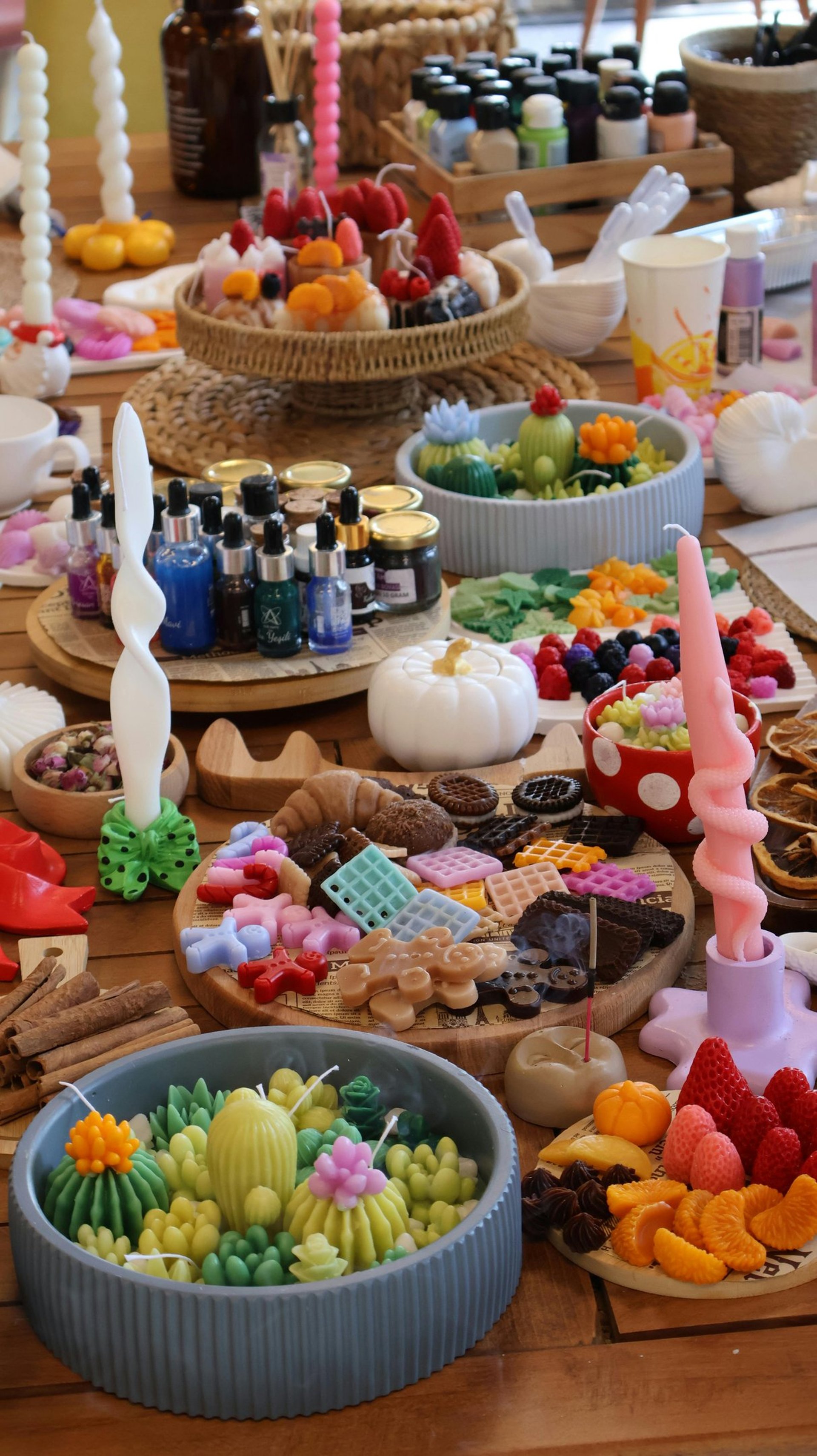 gray computer monitor