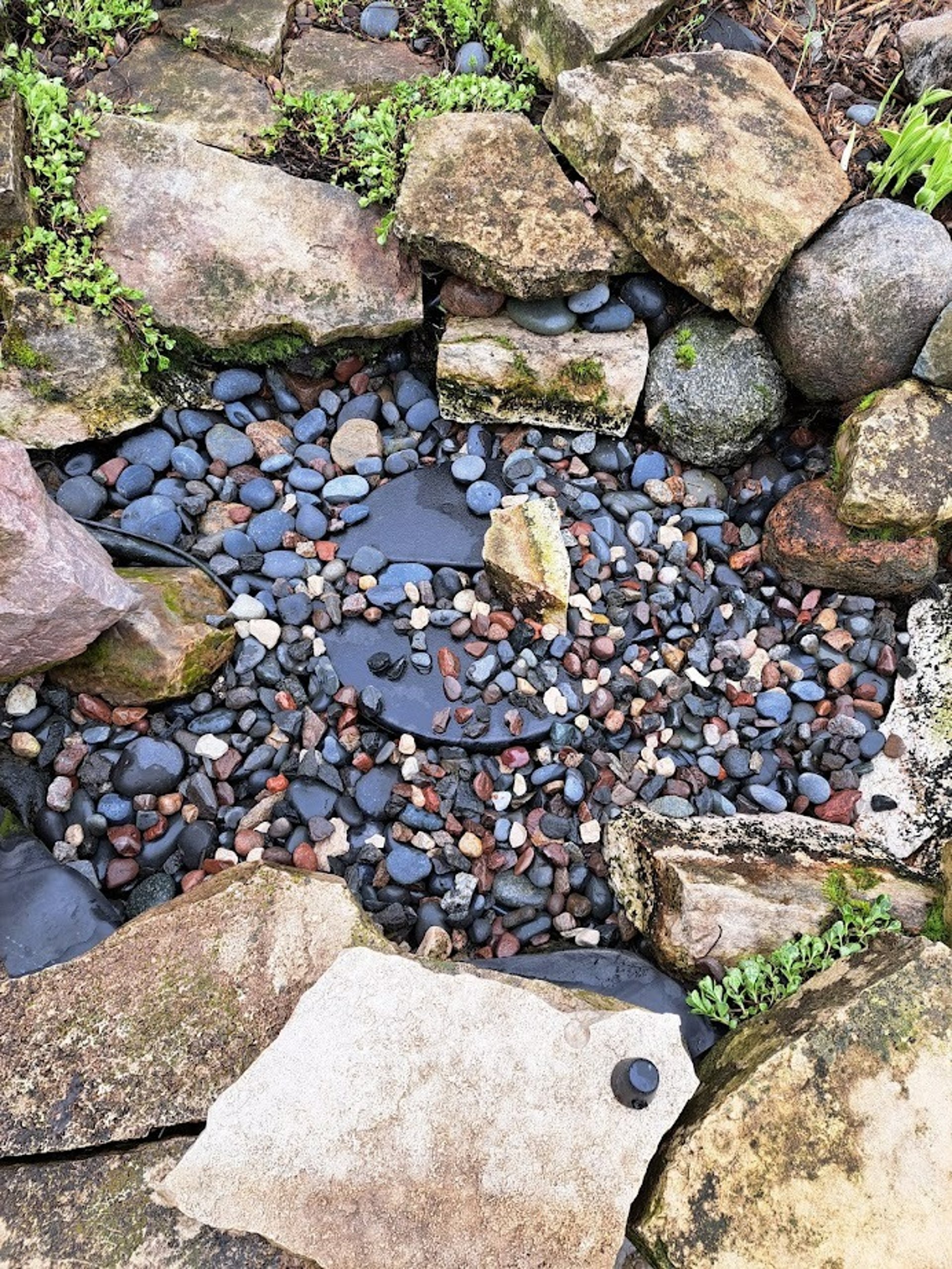 gray computer monitor