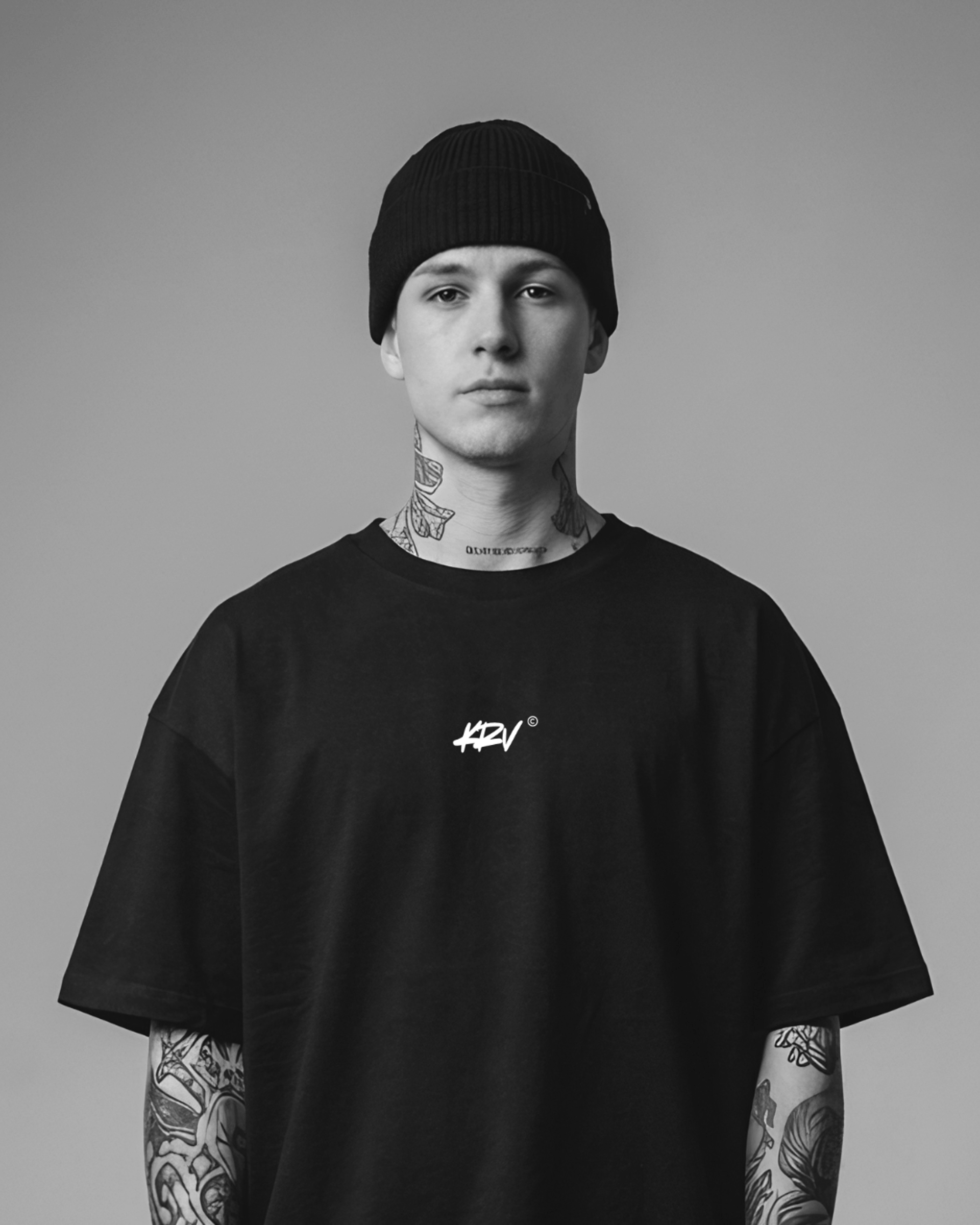 black and white bed linen