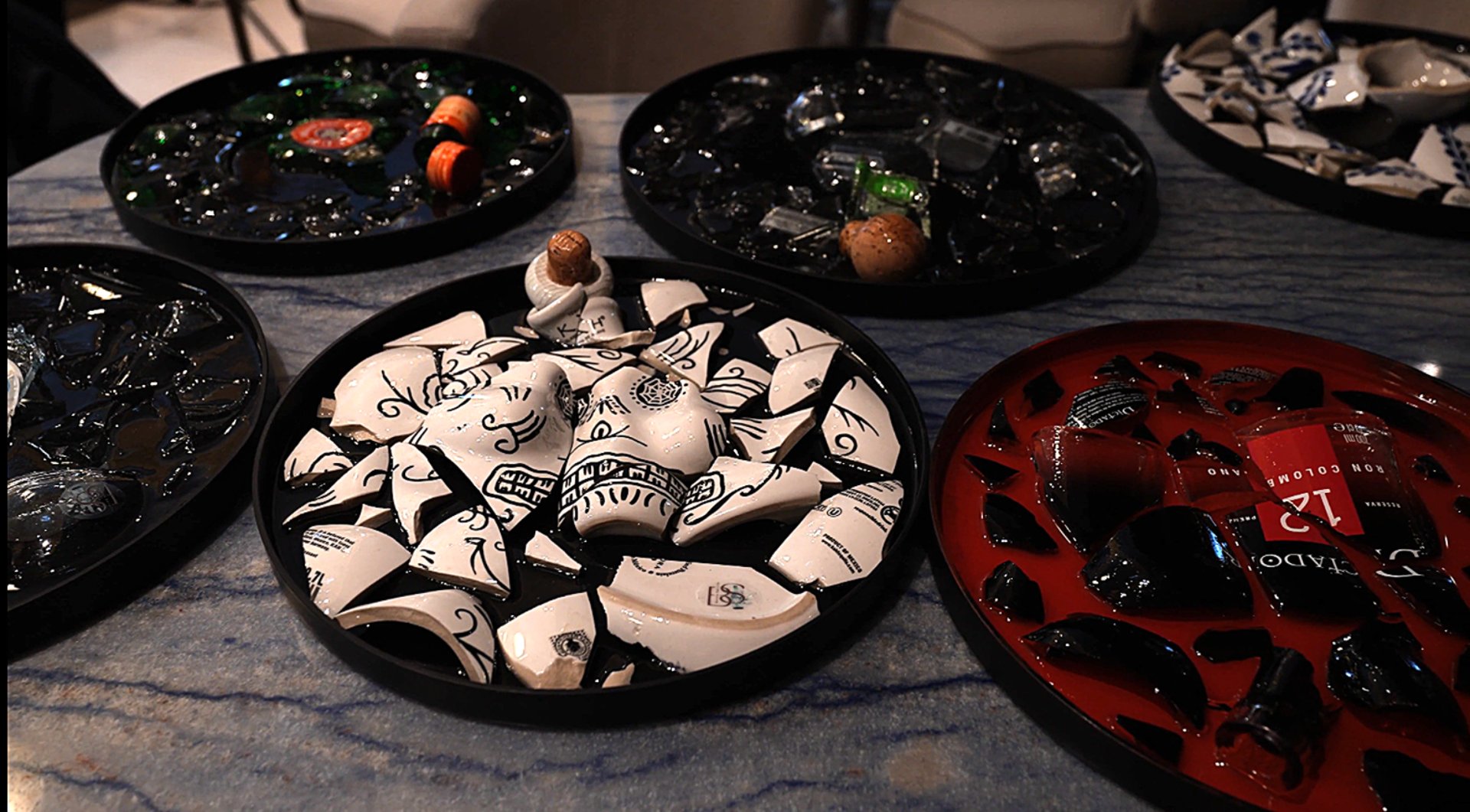 black and white bed linen