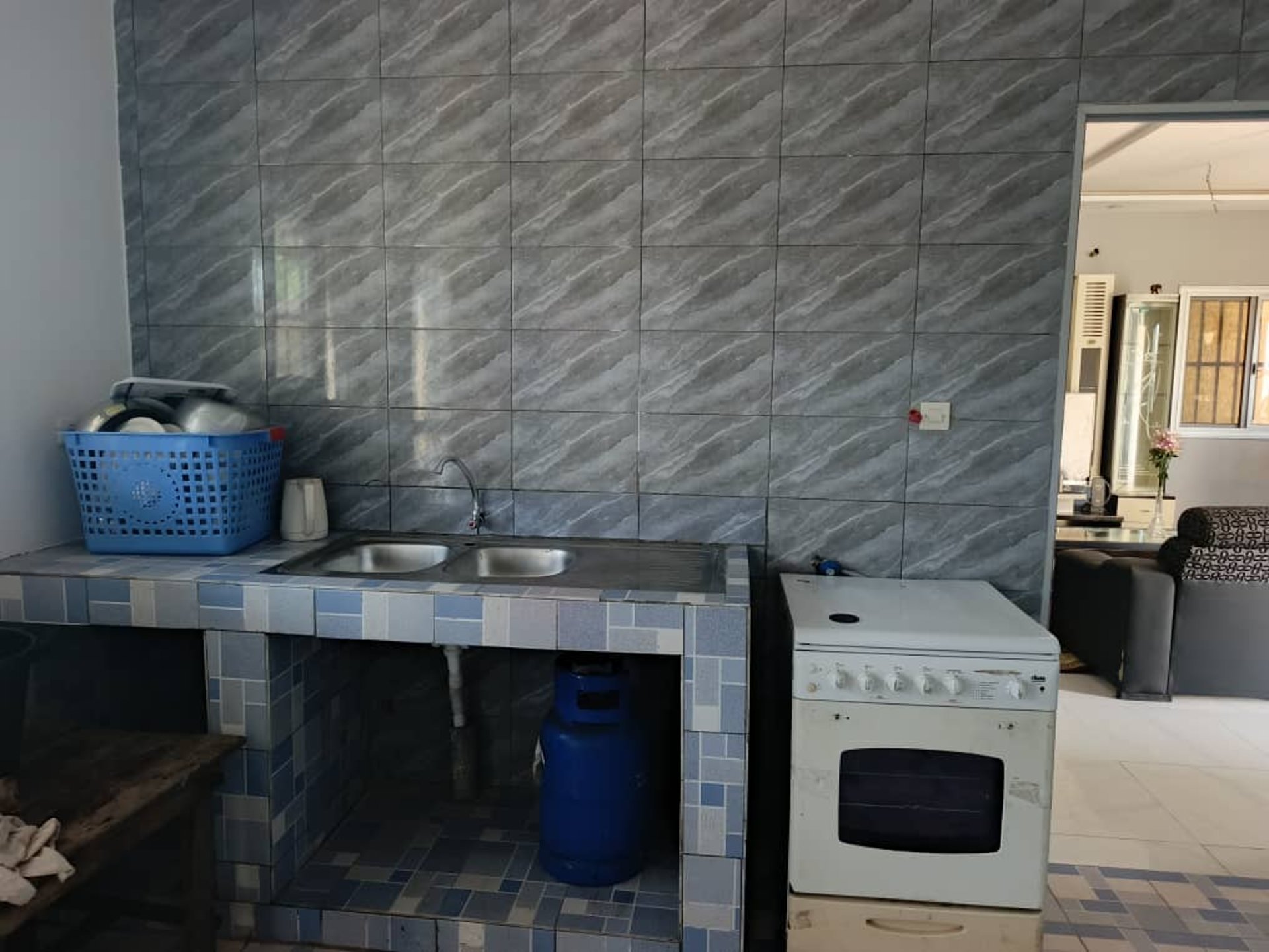 black and white bed linen