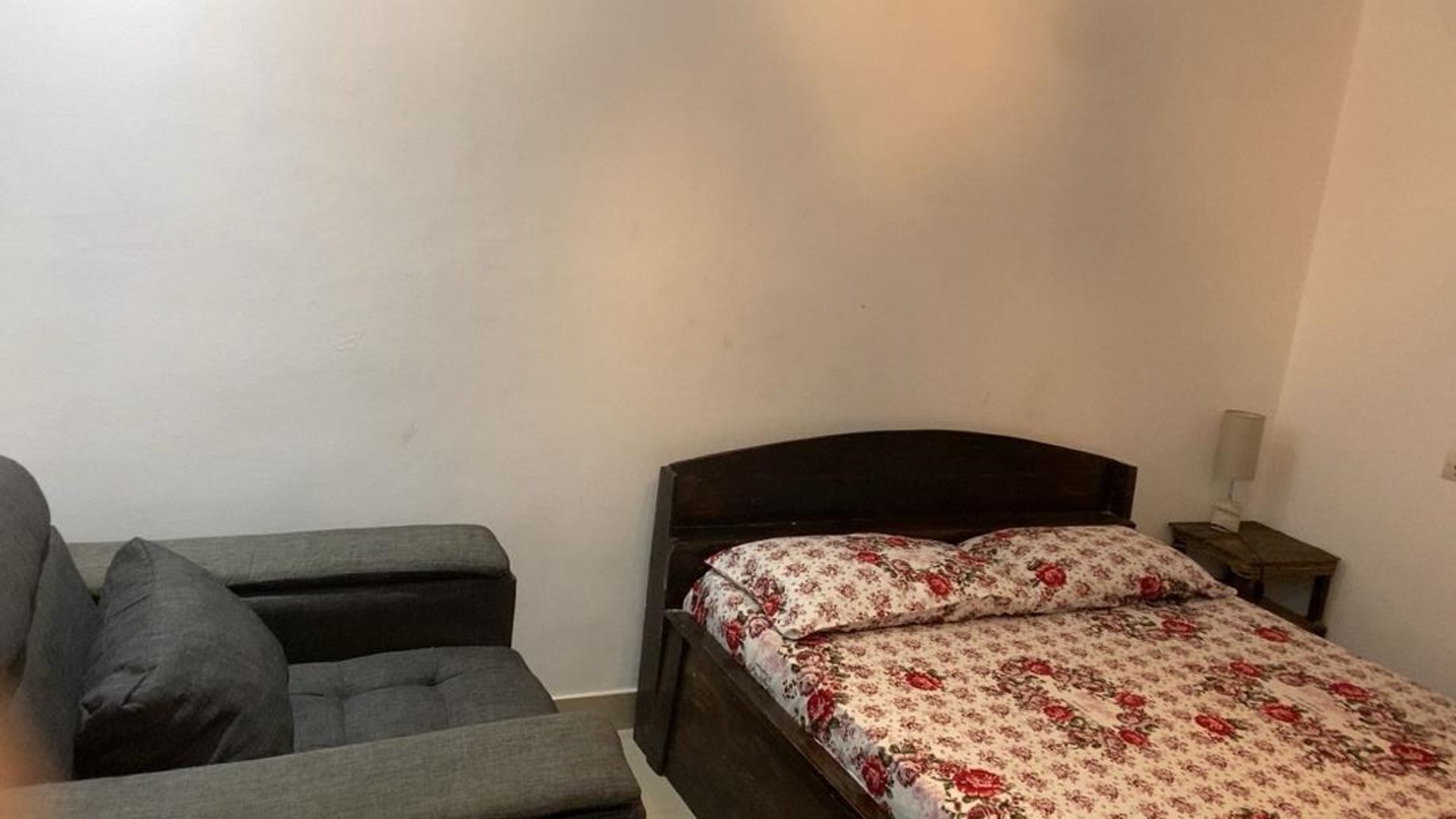 black and white bed linen