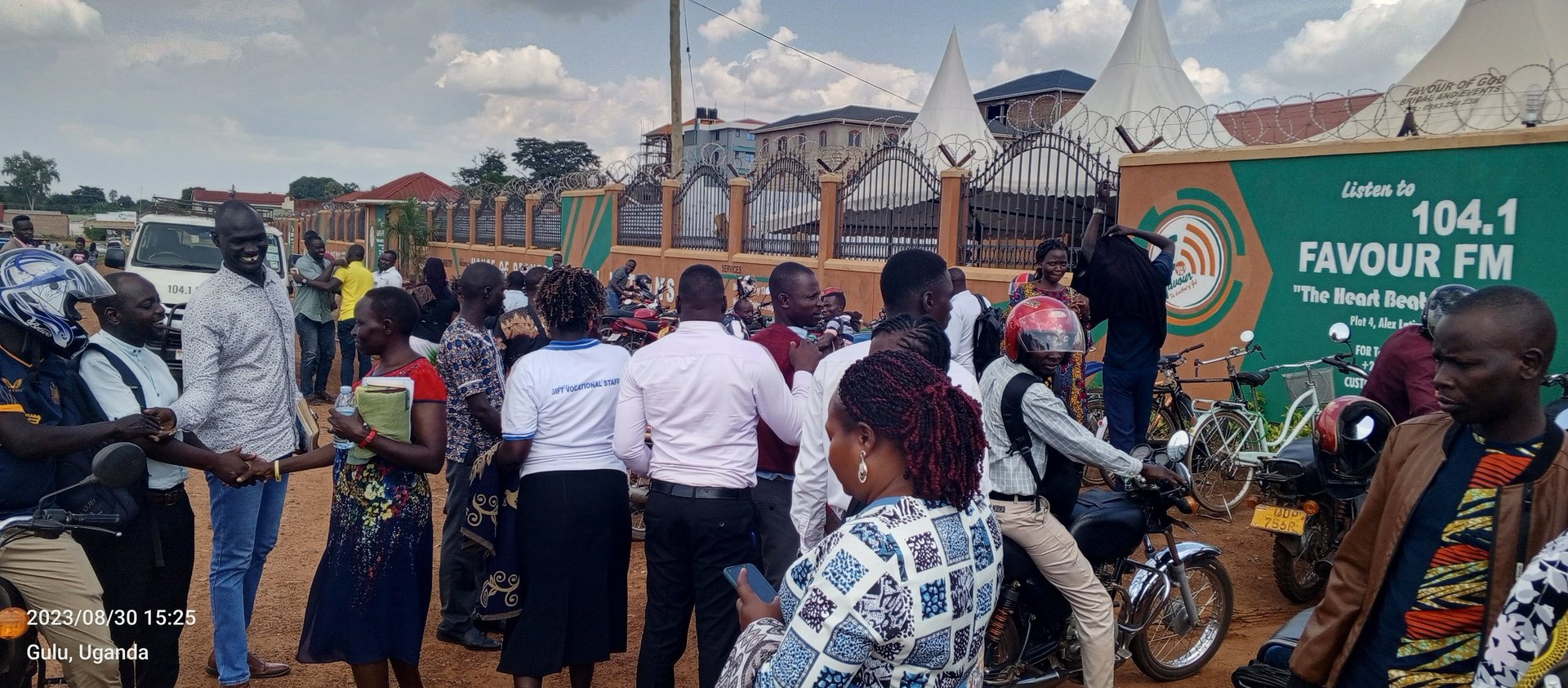 black and brown leather padded tub sofa