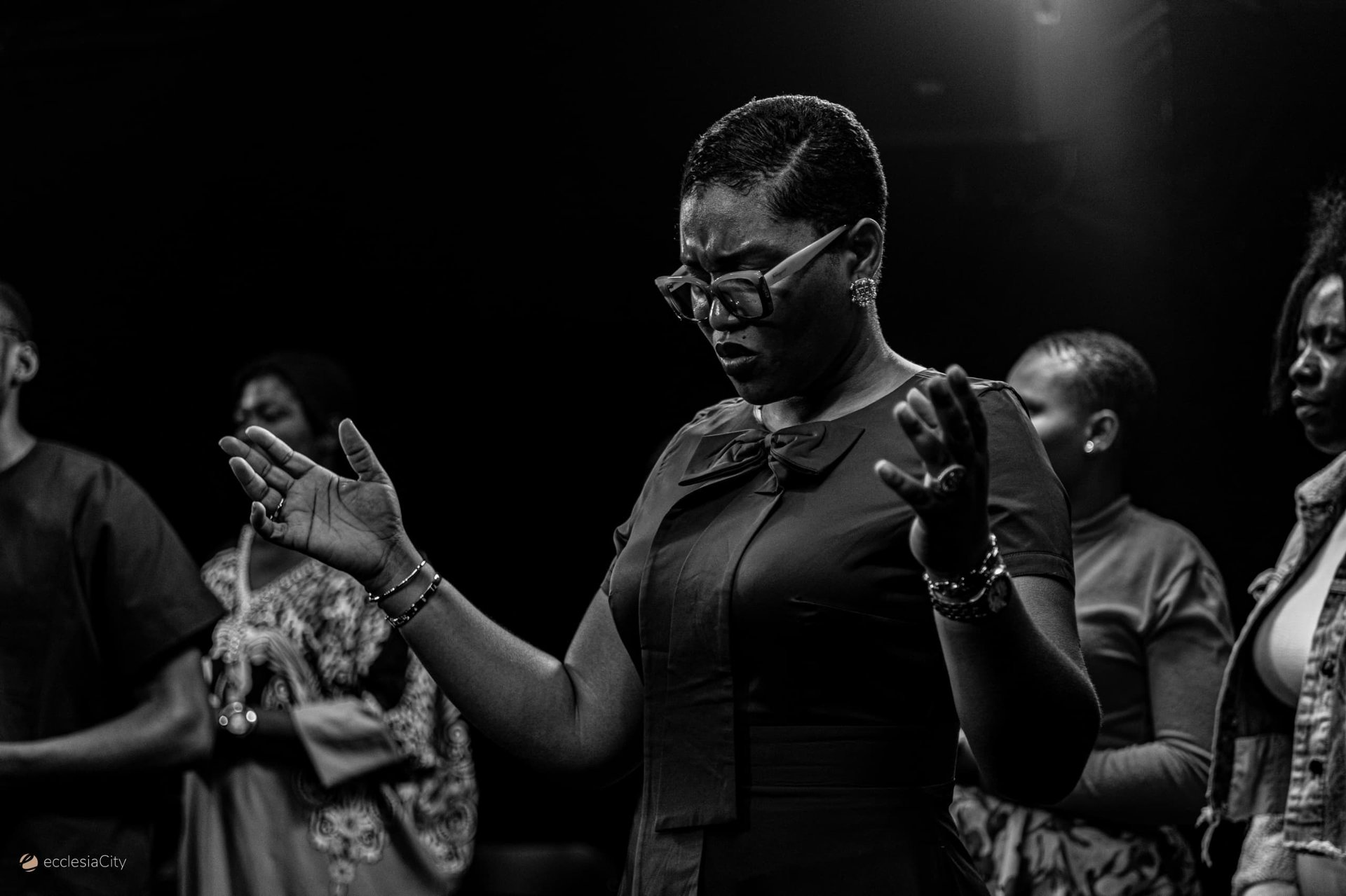 black and white bed linen