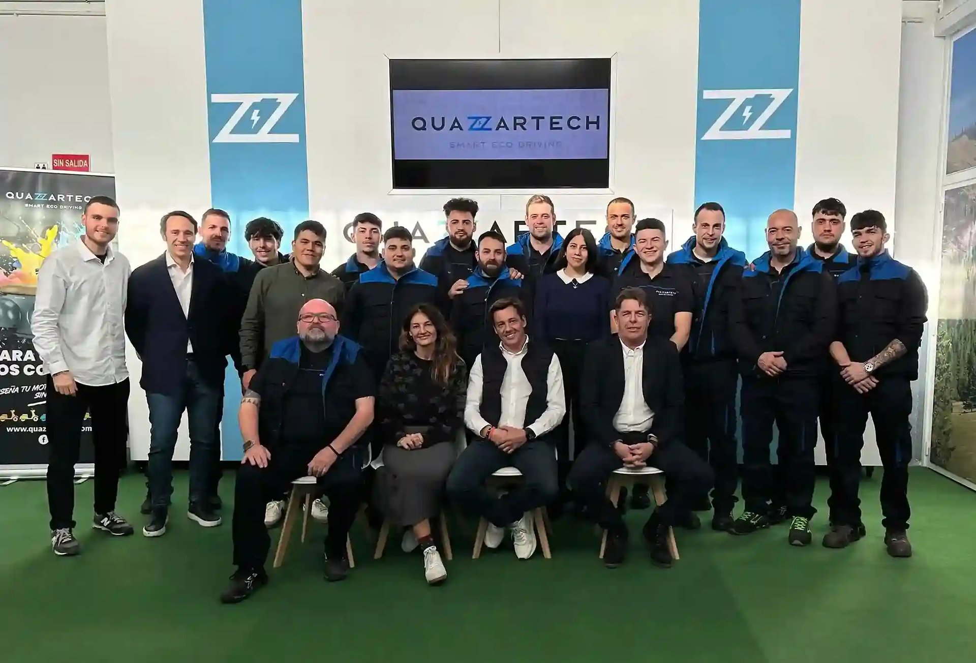 gray computer monitor