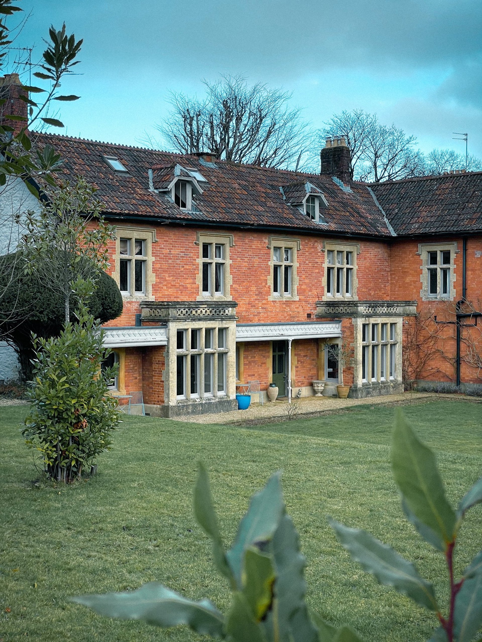 black and white bed linen