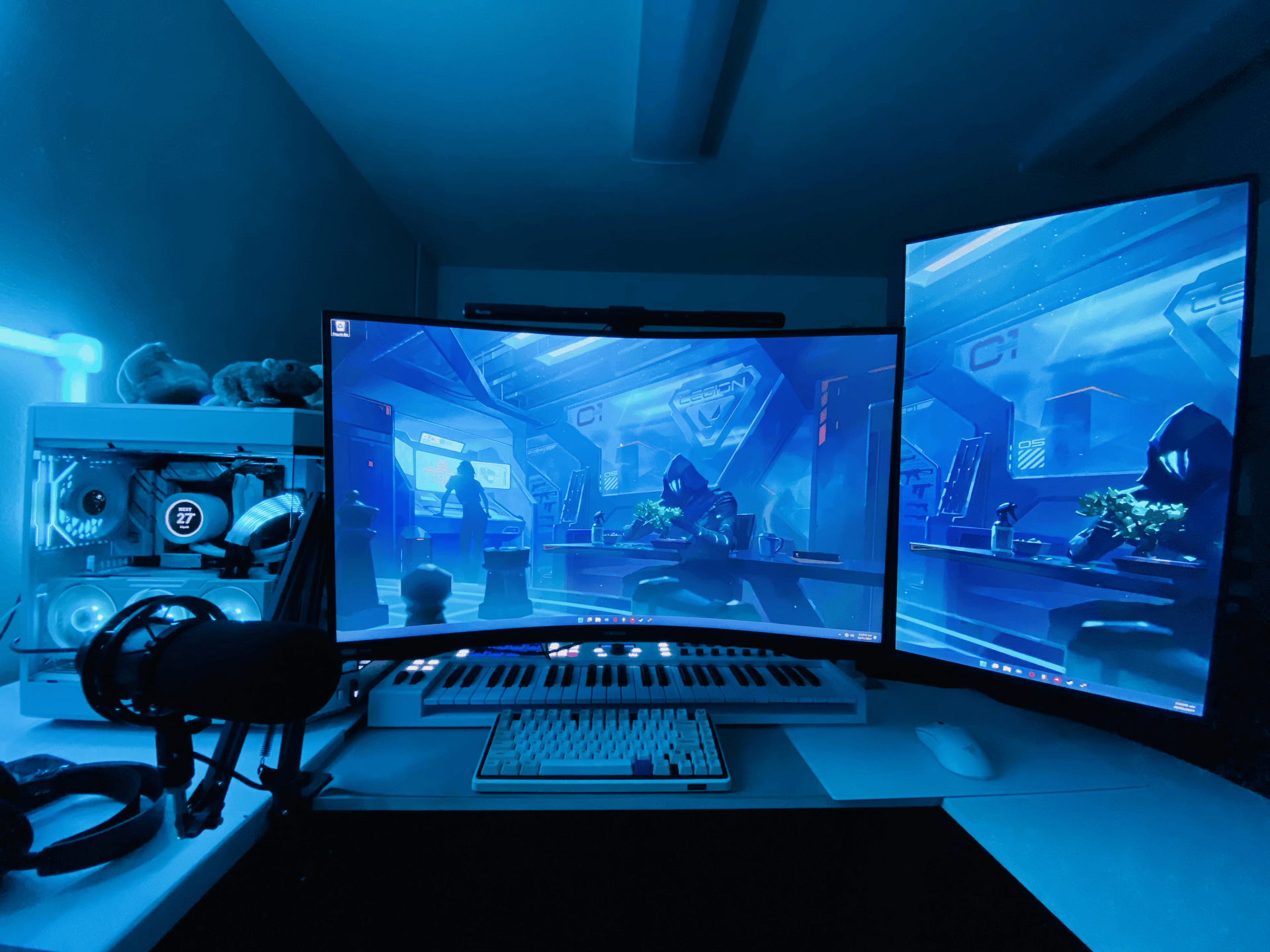 black and white bed linen