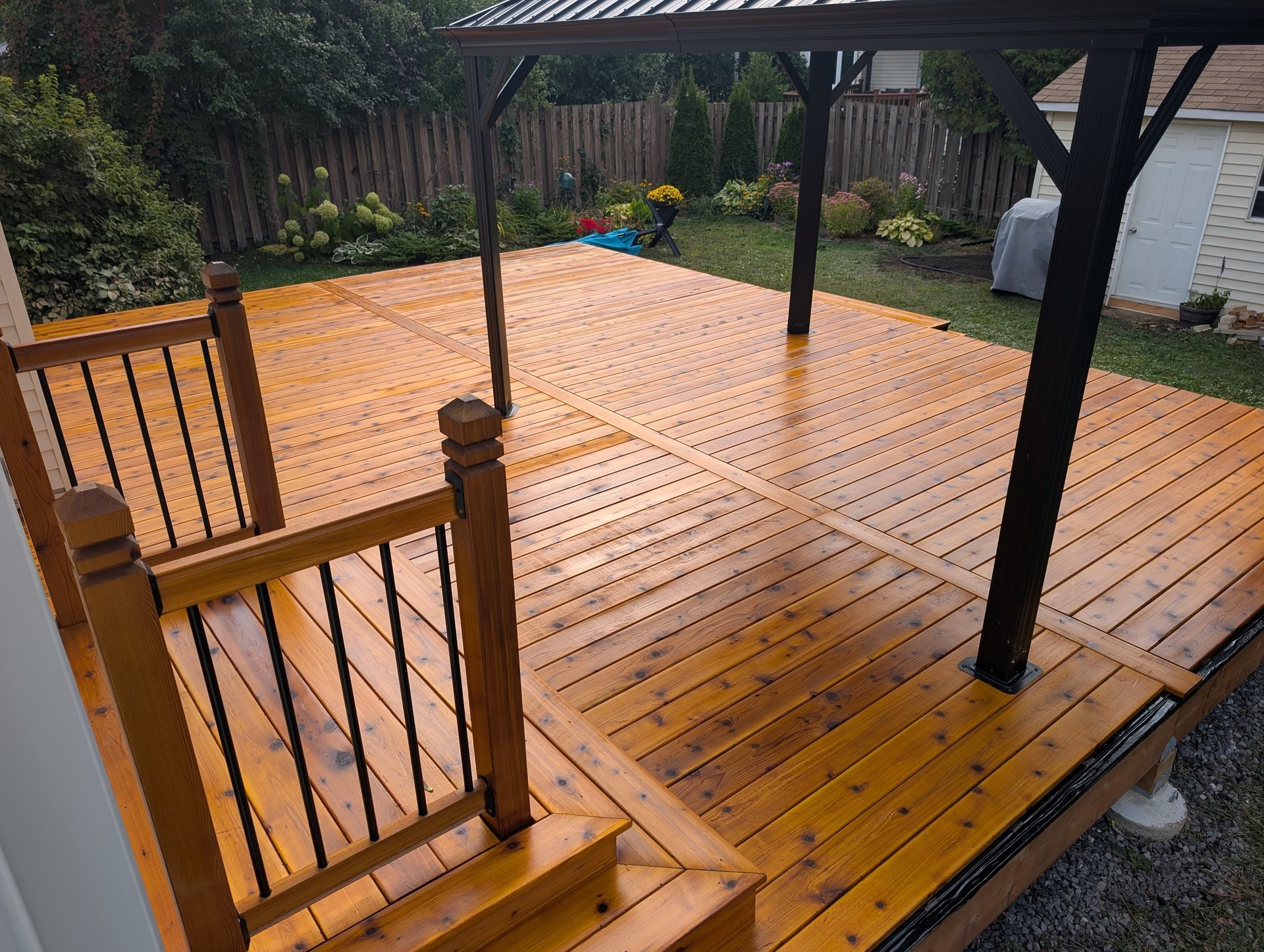 black and white bed linen