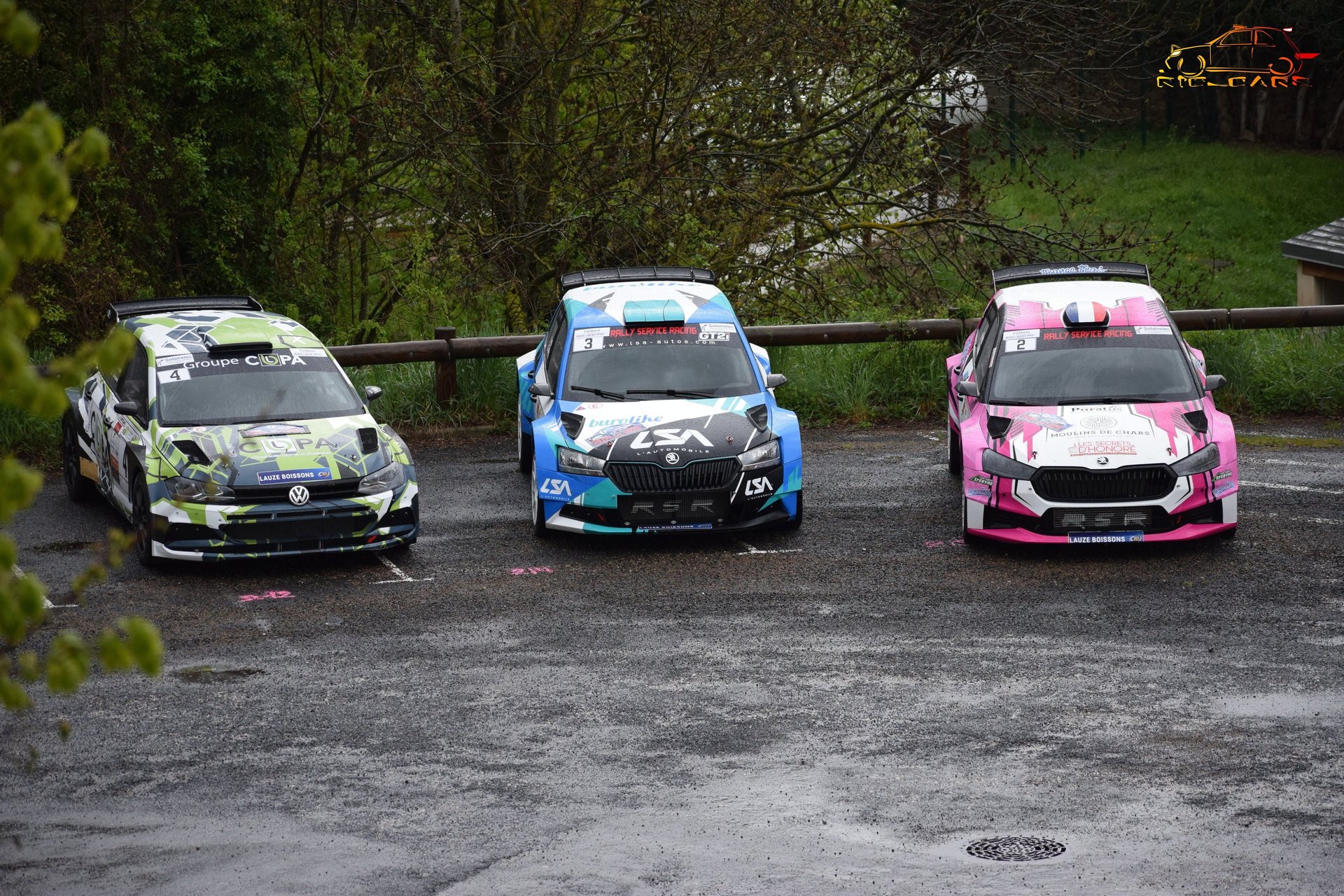 gray computer monitor