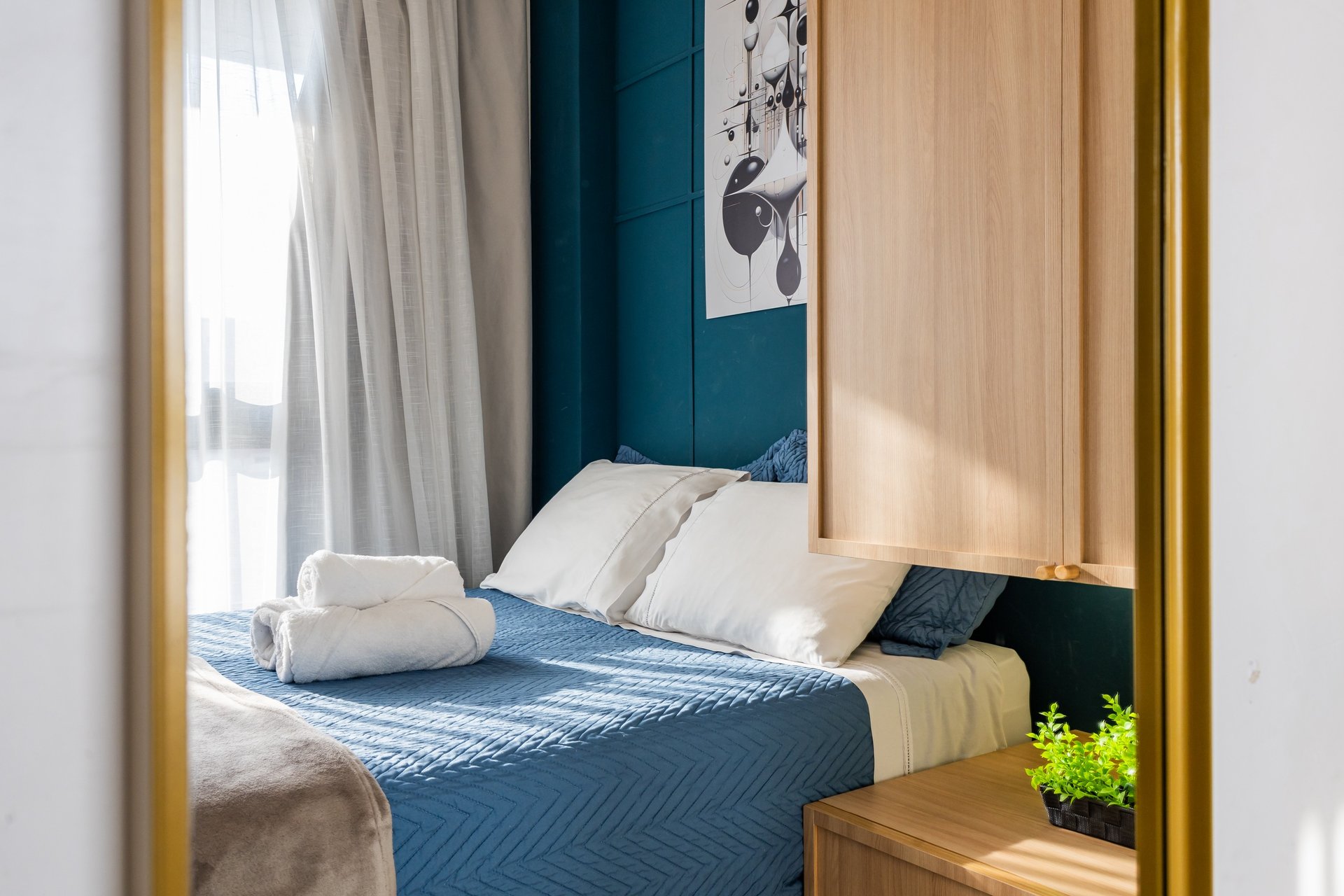 black and white bed linen