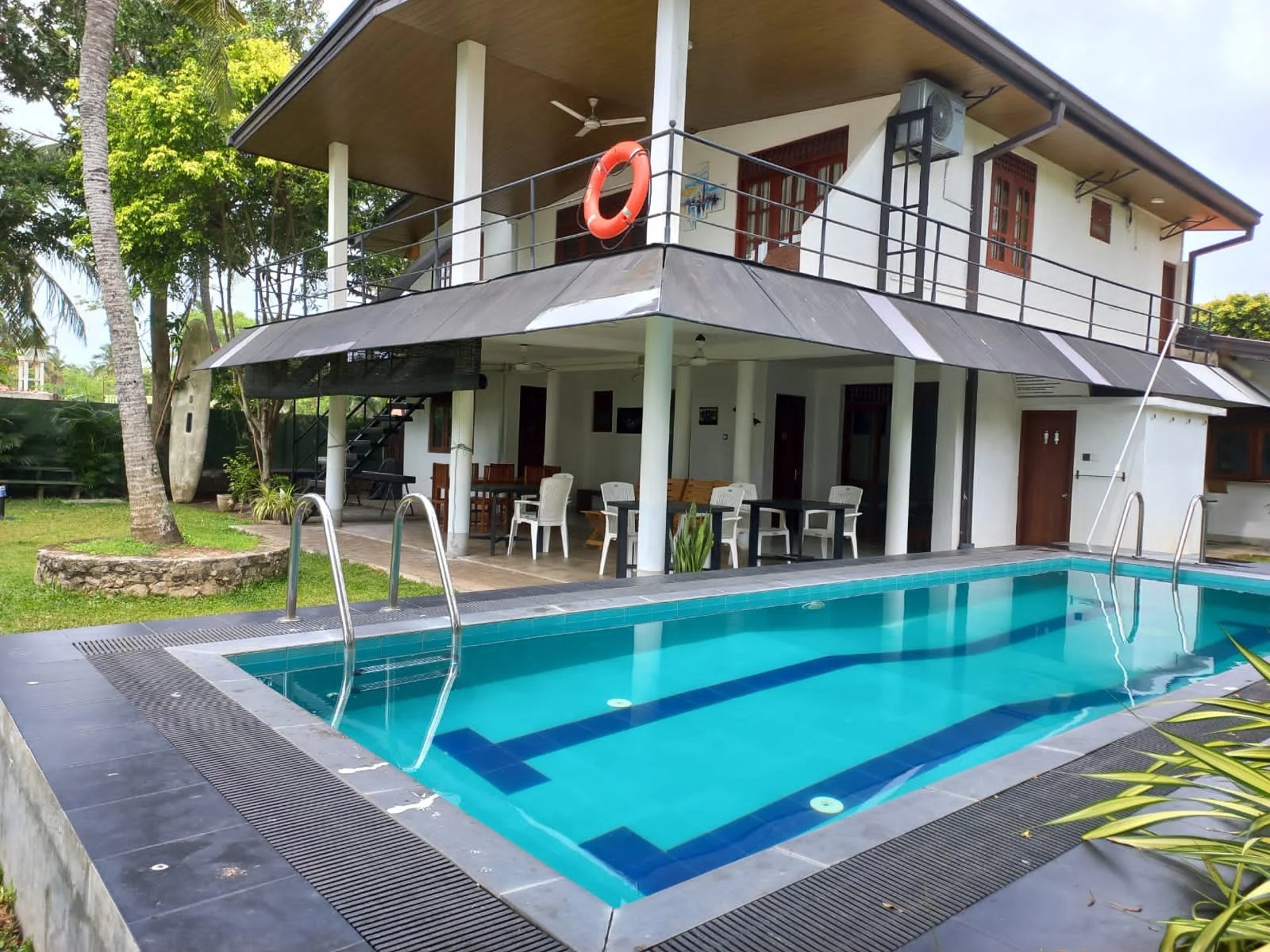 black and white bed linen