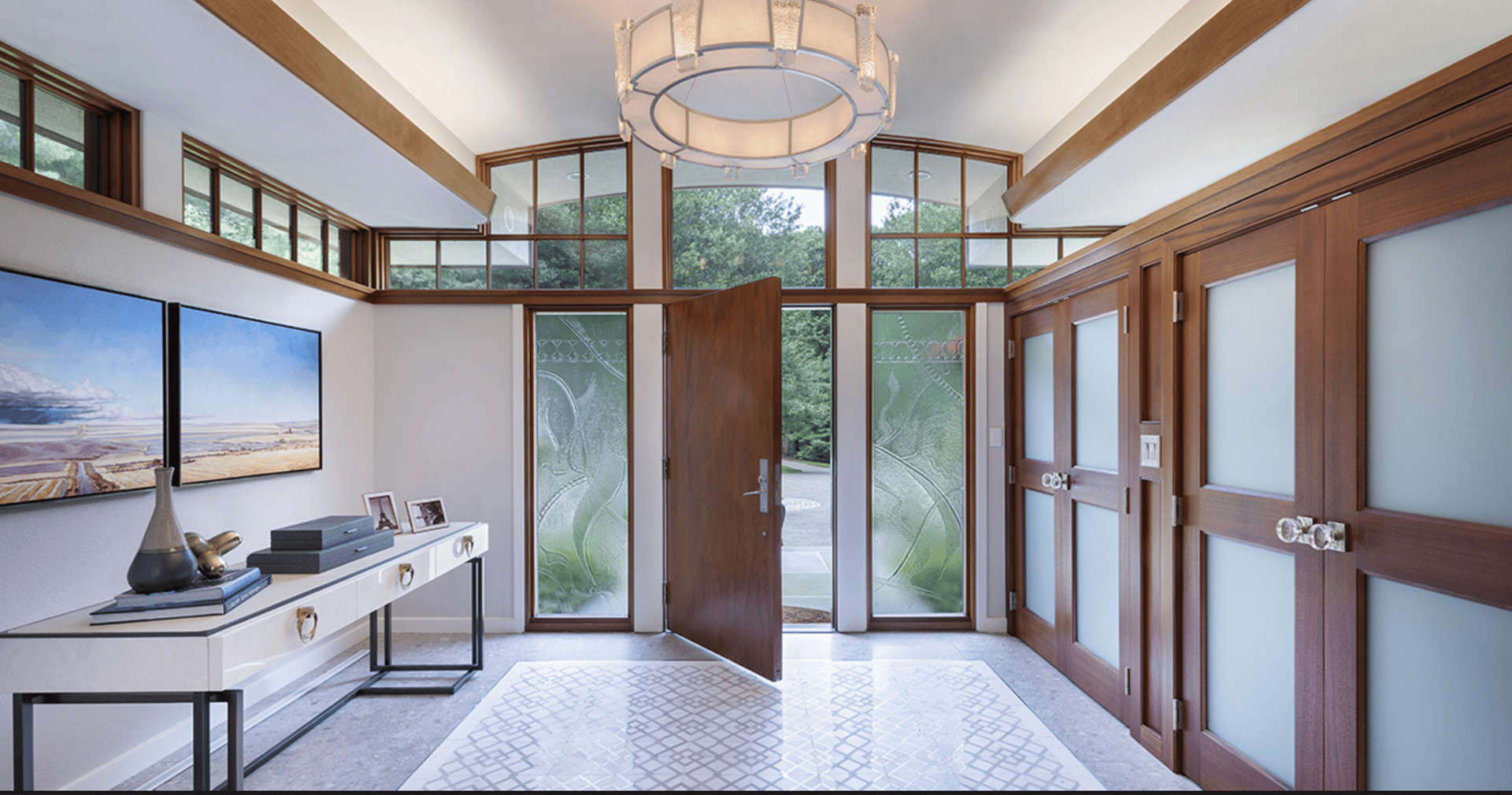 gray computer monitor