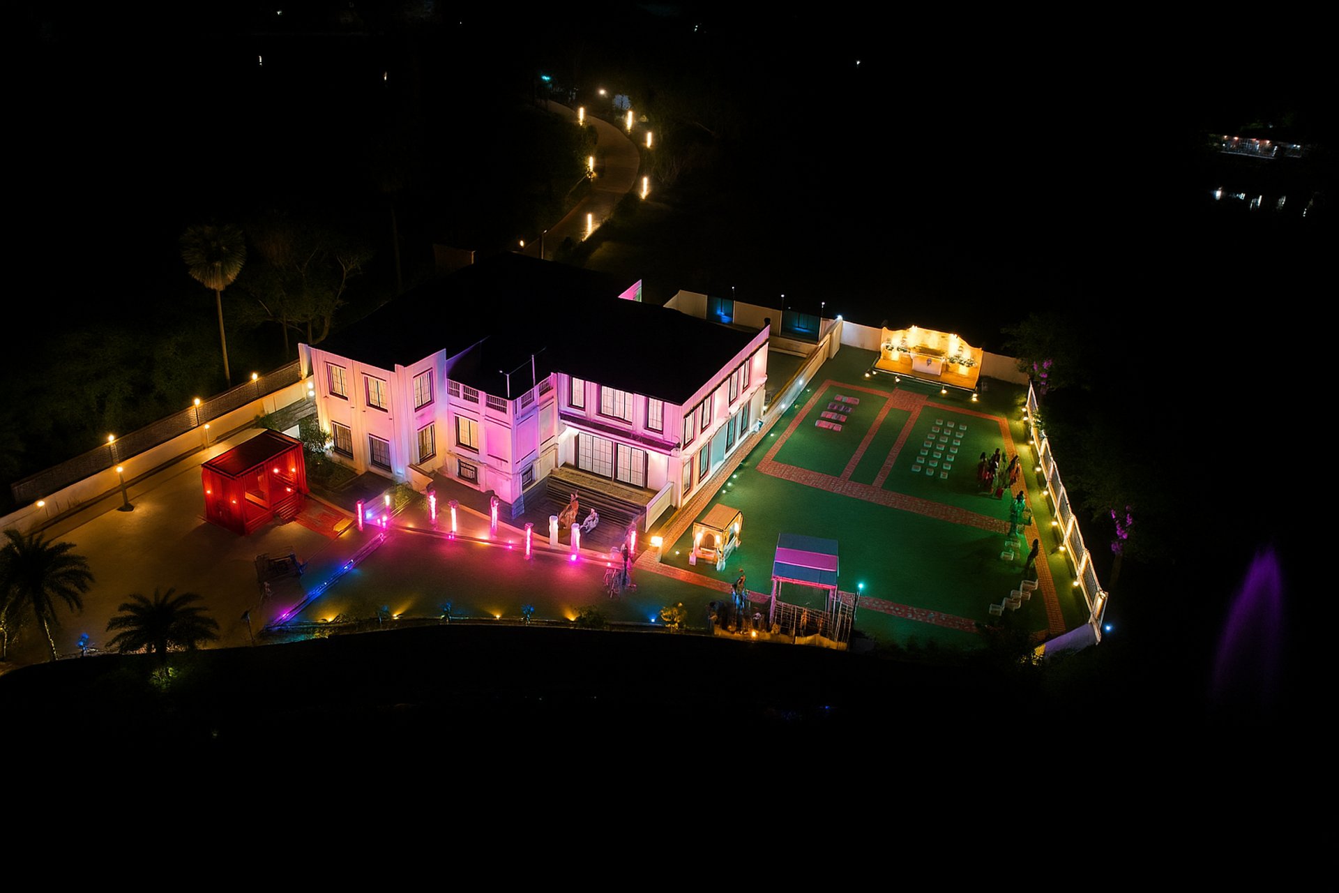 black and white bed linen