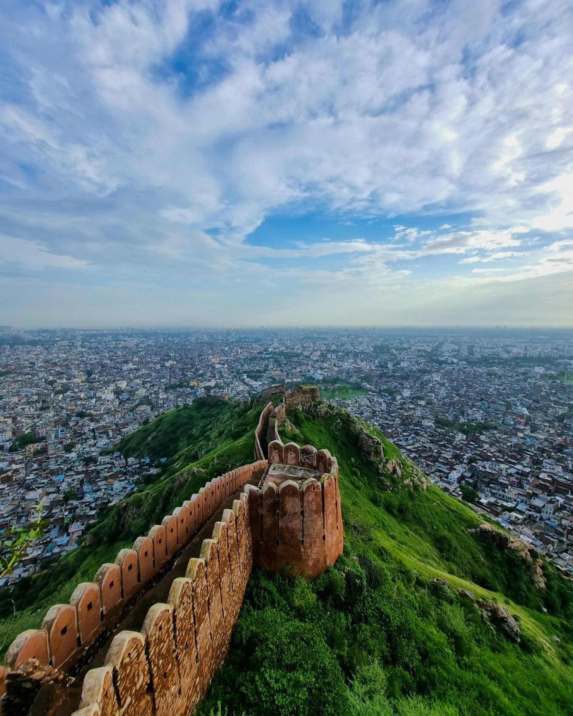 gray computer monitor