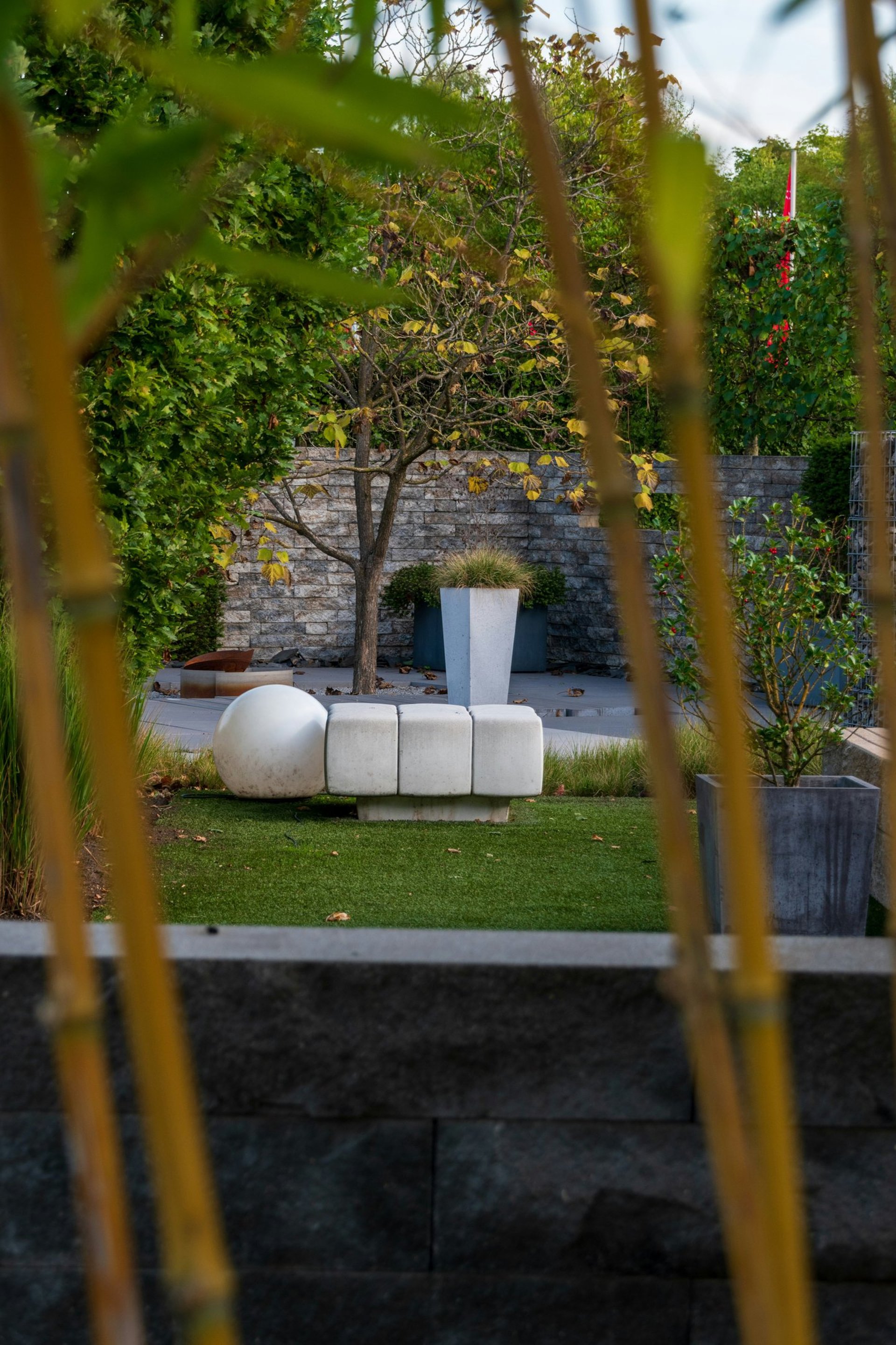 black and white bed linen