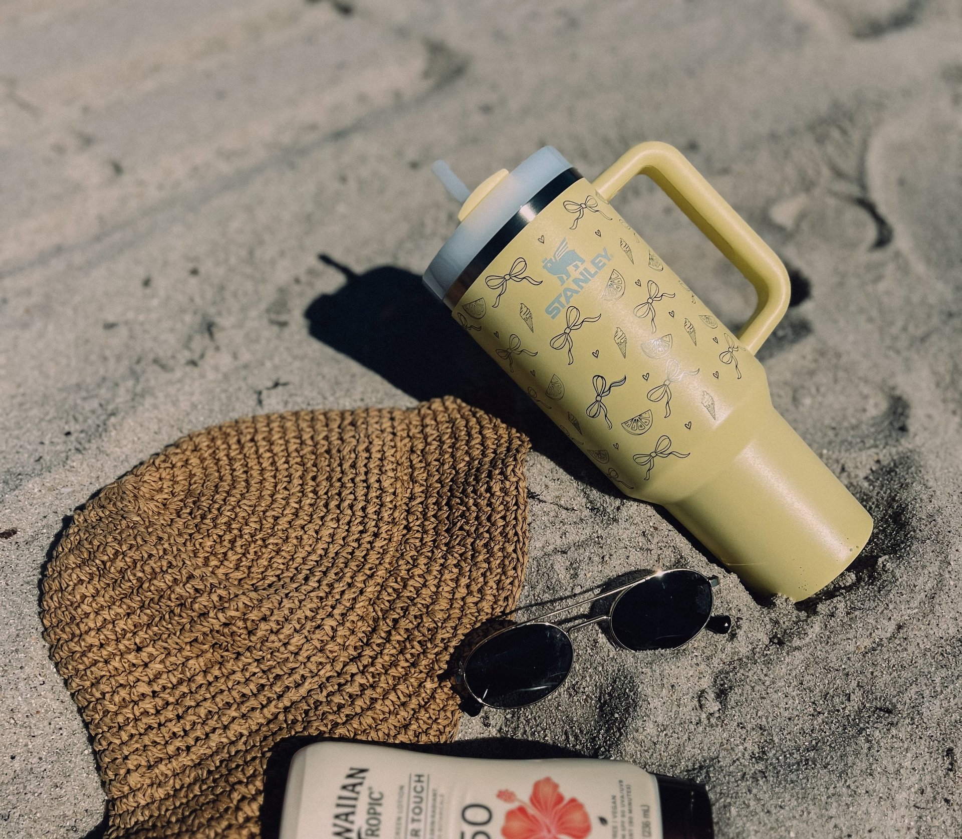 black and white bed linen