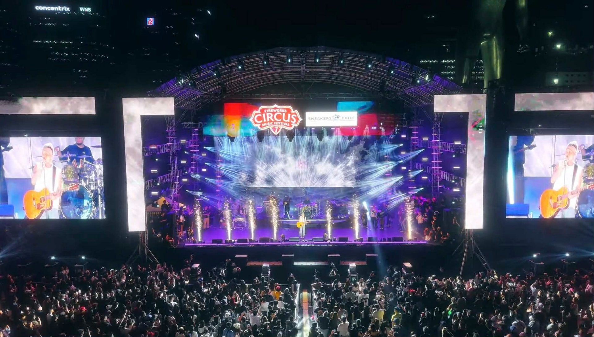 black and white bed linen