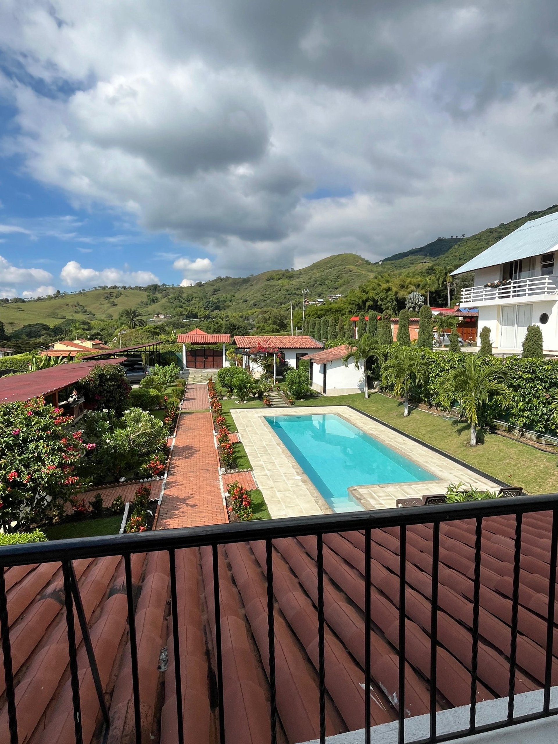 black and white bed linen