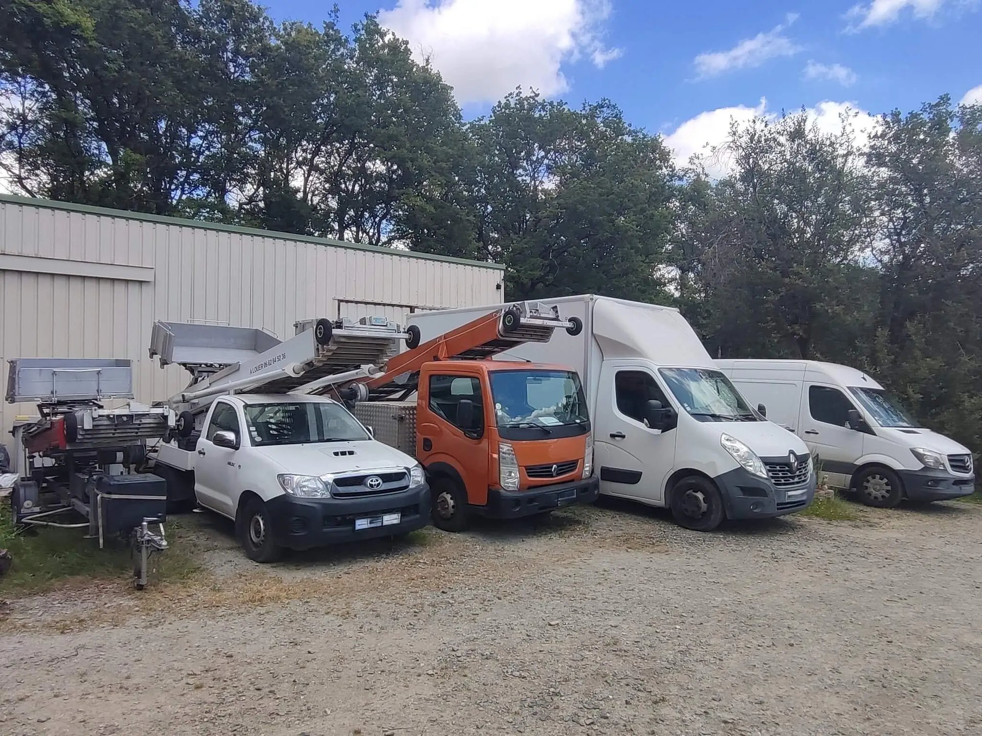 Photo principale de la Société Lepeltier - les monte-meubles et véhicules utilitaires de l'entreprise.