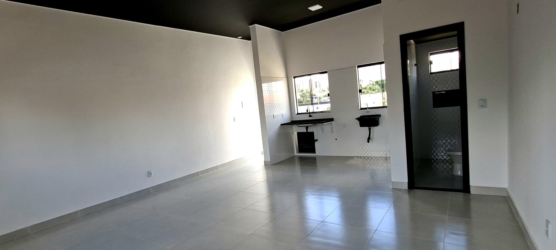 gray computer monitor