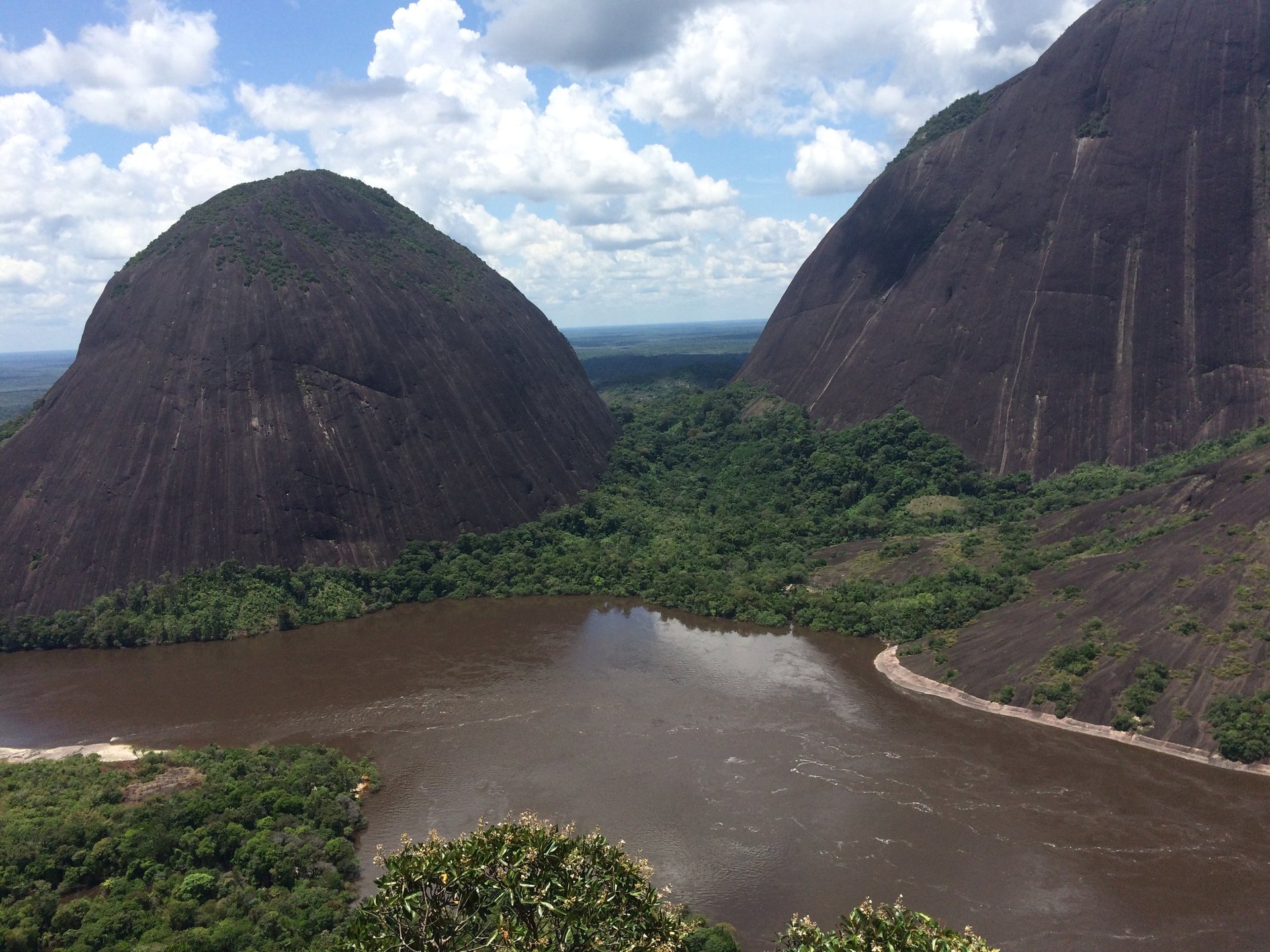 gray computer monitor