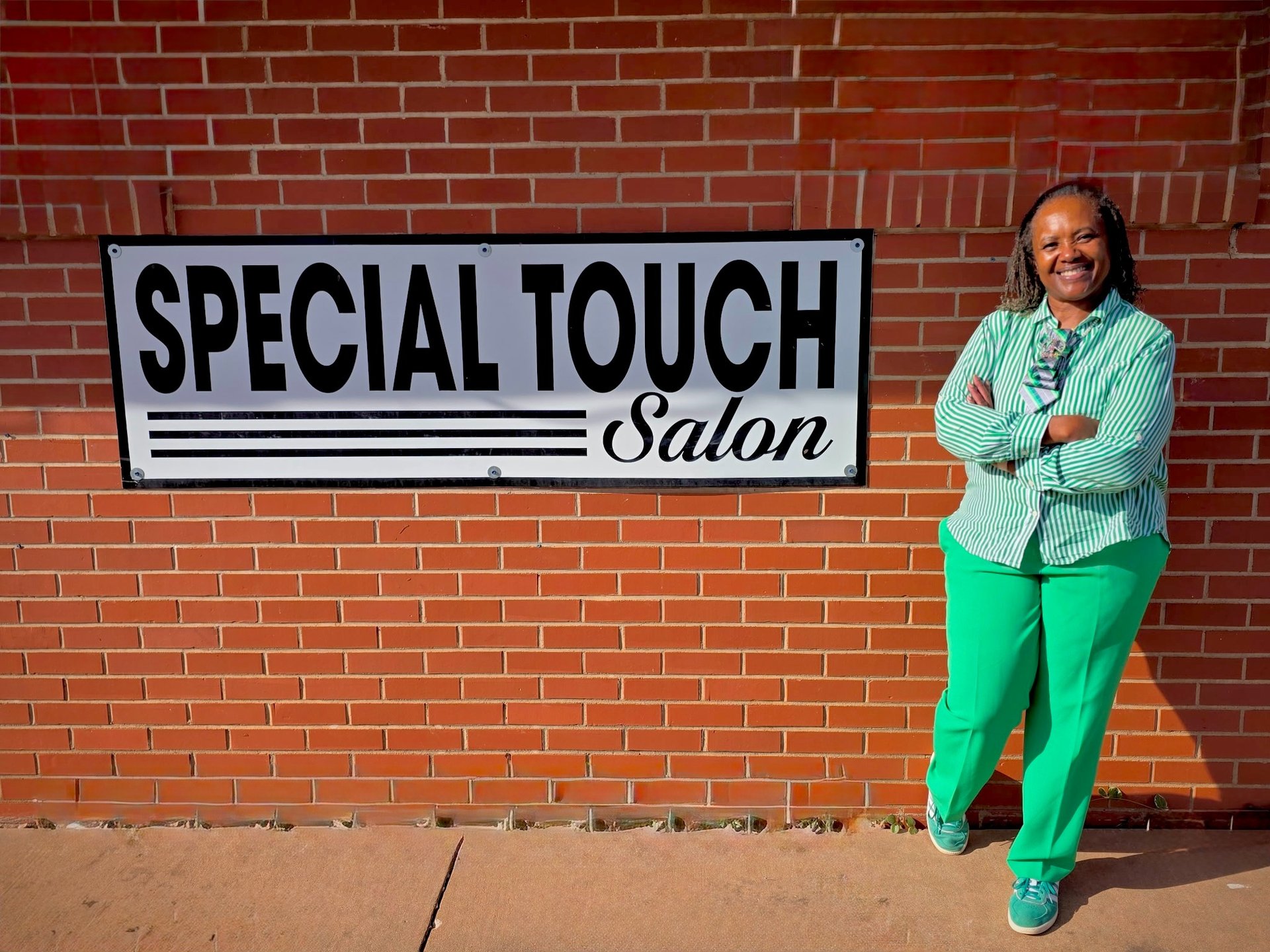 gray computer monitor