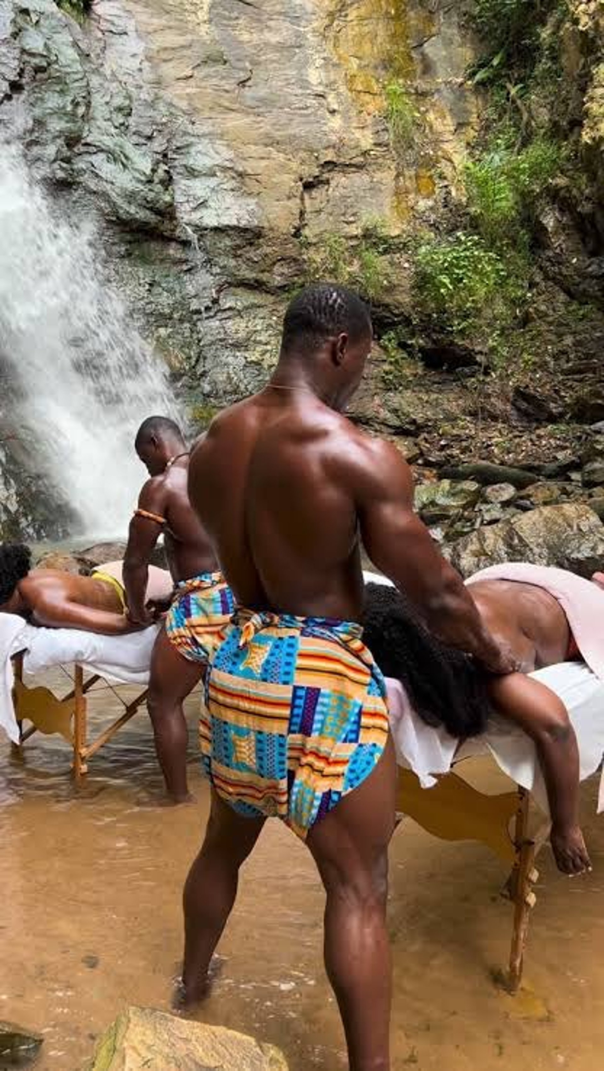 black and white bed linen